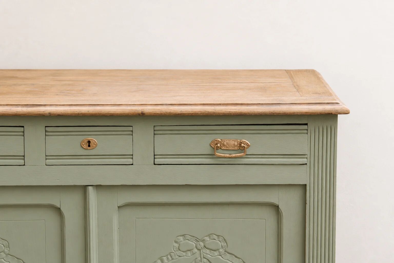 Antique art deco buffet in solid oak – pure lizard green & paint and natural wood – 121 cm