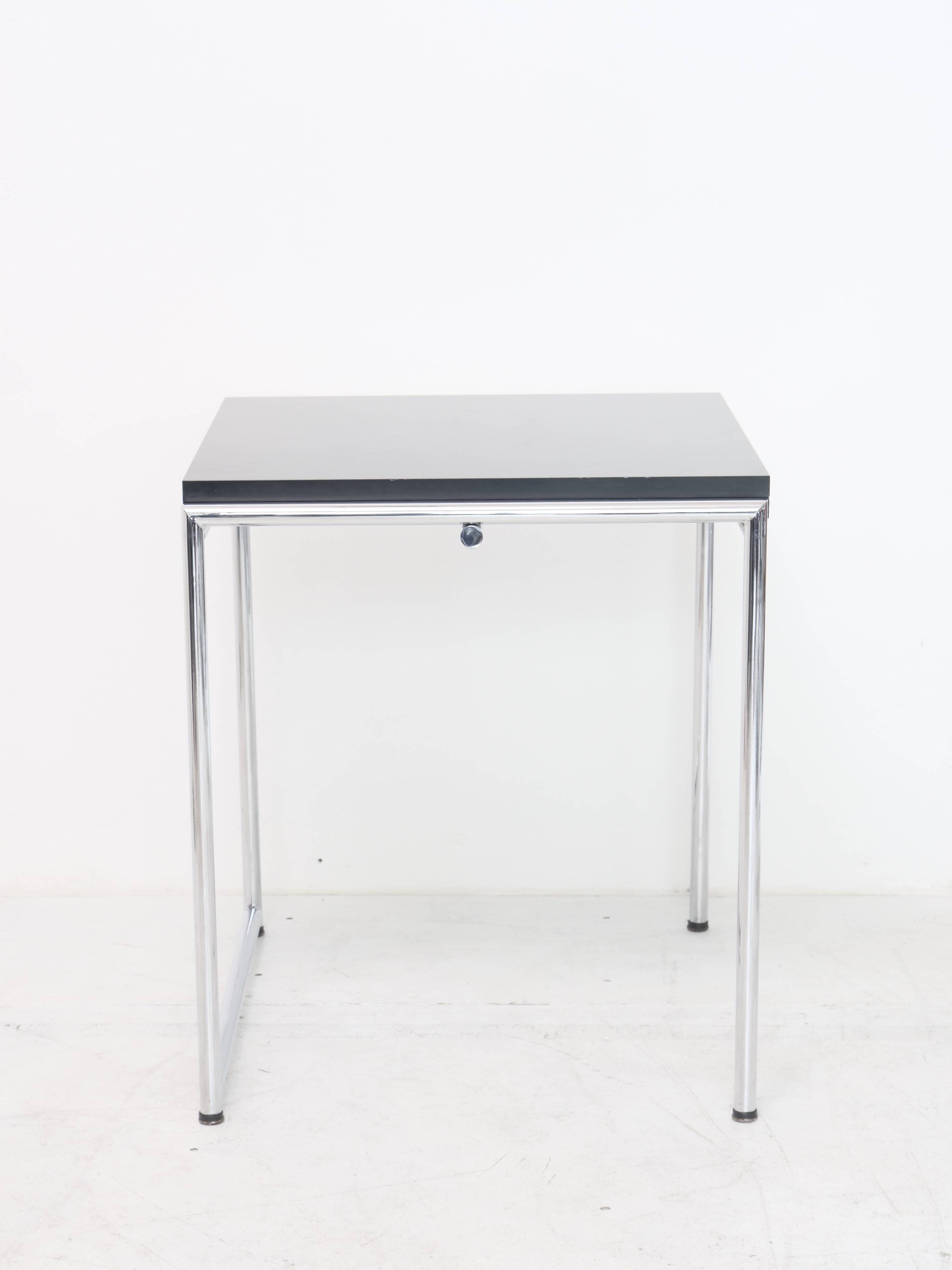 Bauhaus design table model Jean by Eileen Gray