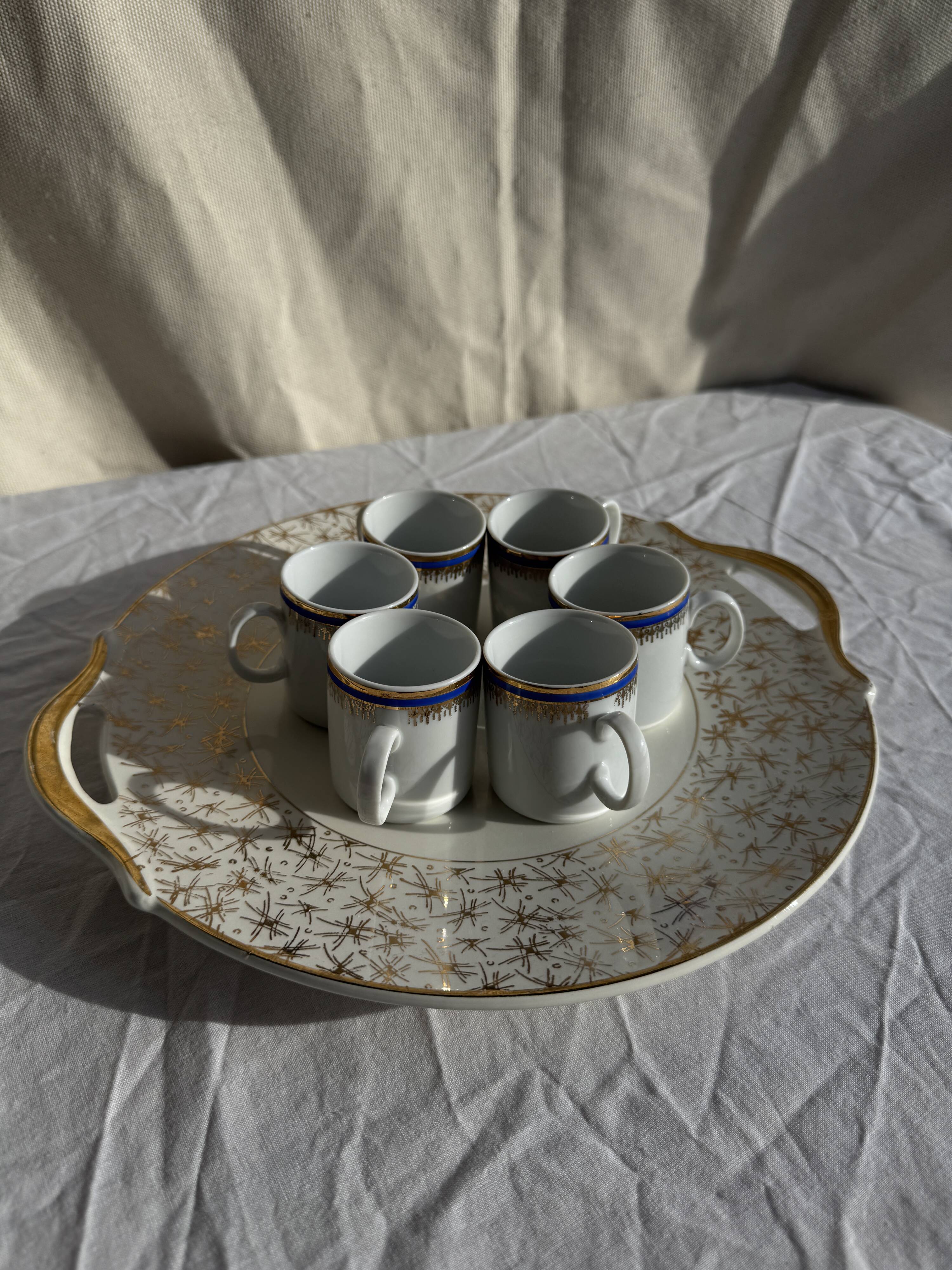 Vintage pie dish with 2 golden handles, abstract patterns, D28.