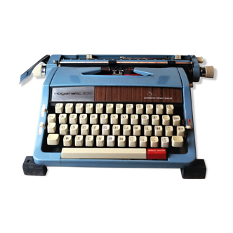 Typewriter Nogamatic and his suitcase