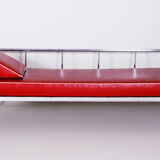 Canapé en cuir rouge fabriqué en Tchéquie des années 1930 par Vichr & Co