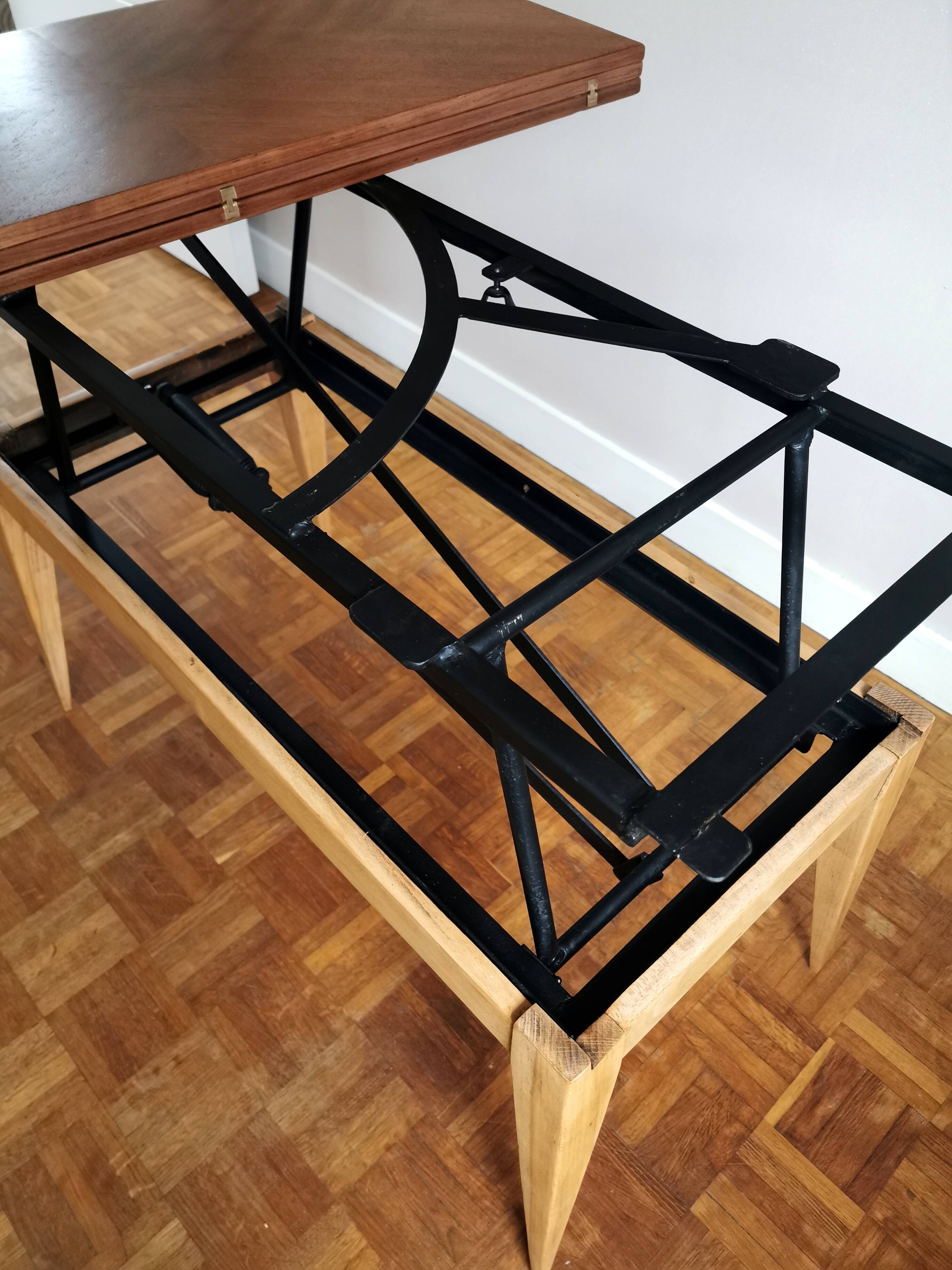Renovated table with Albert Ducrot system