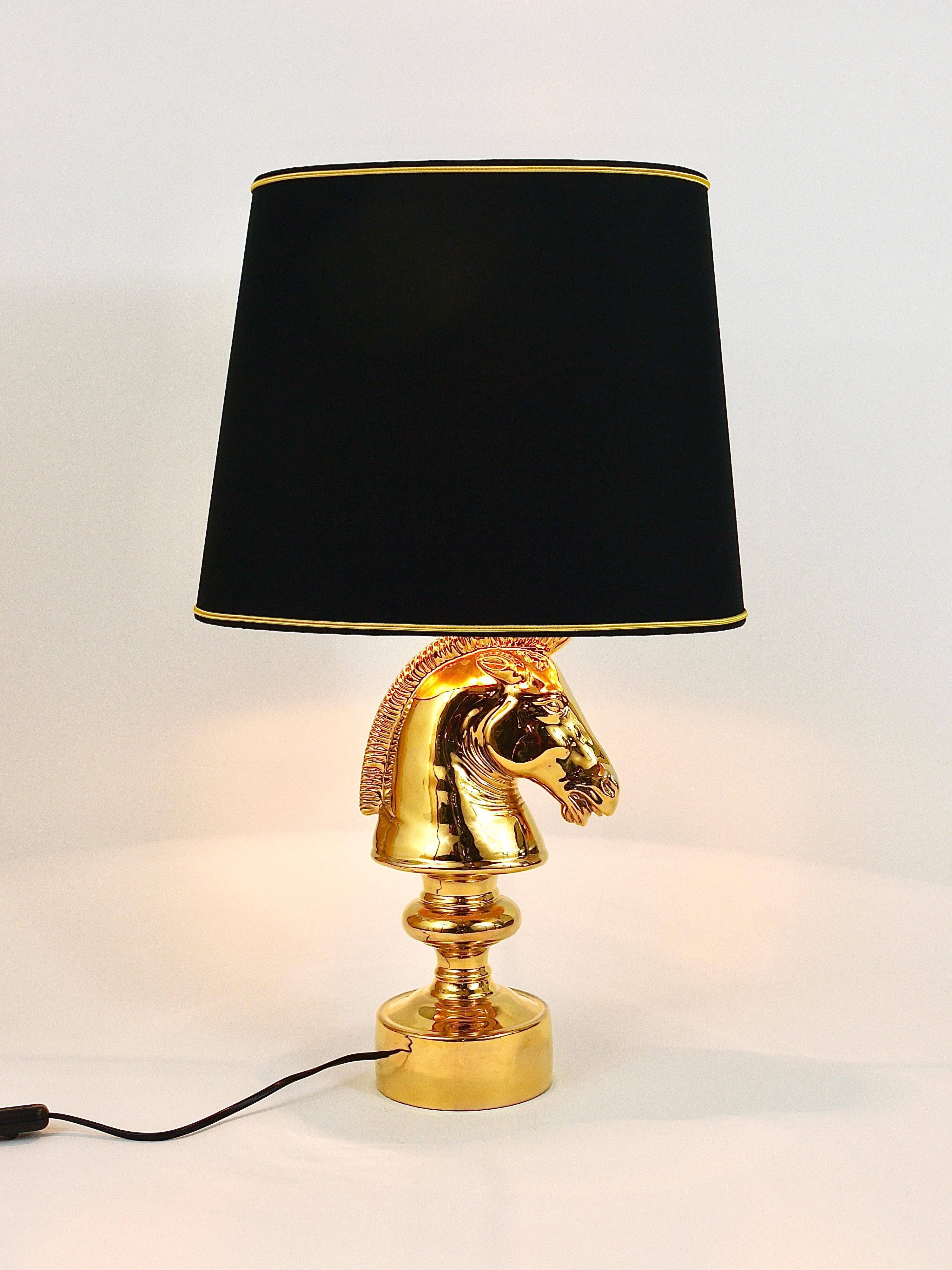 Sculptural Hollywood Regency table lamp in the shape of a horse from the 1970s.