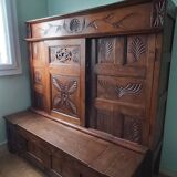 Breton enclosed bed and its chest