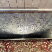 Table basse en métal doré et miroir 1970