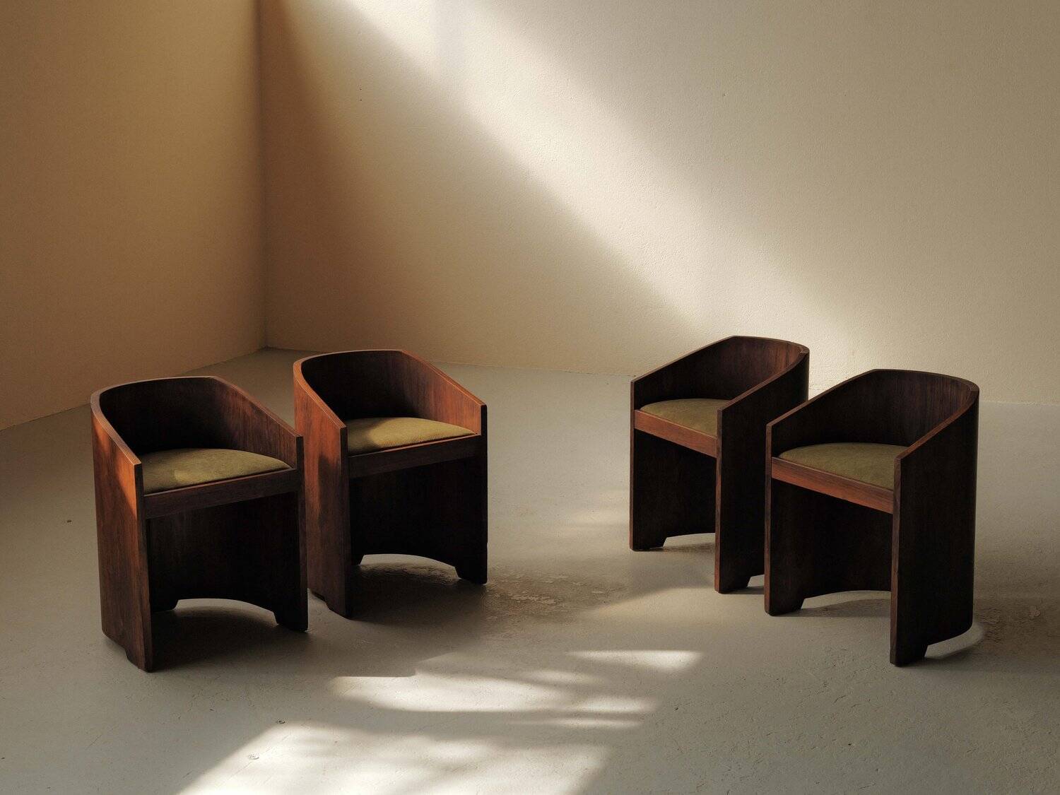 Set of 4 Art Deco armchairs in rosewood veneer, circa 1930.