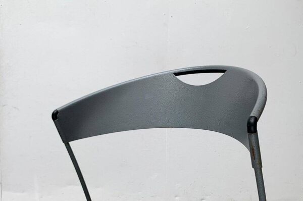 Ensemble de chaises empilables modèle Juliette en métal italien postmoderne par Hannes Wettstein pour Cerruti Baleri, années 1980.