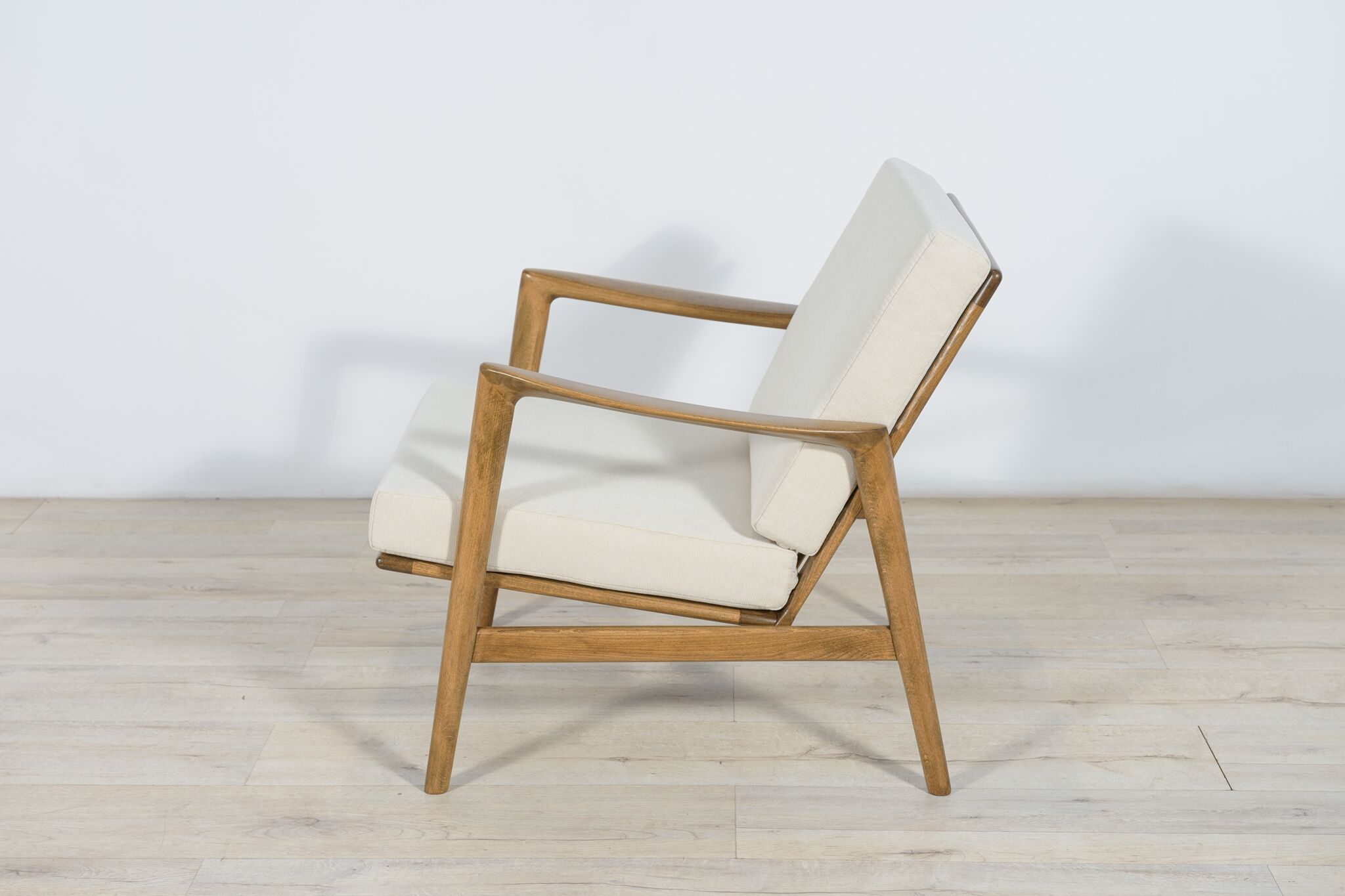 Model 300-139 armchair from Swarzędz Factory, 1960s