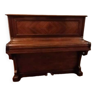 Upright piano