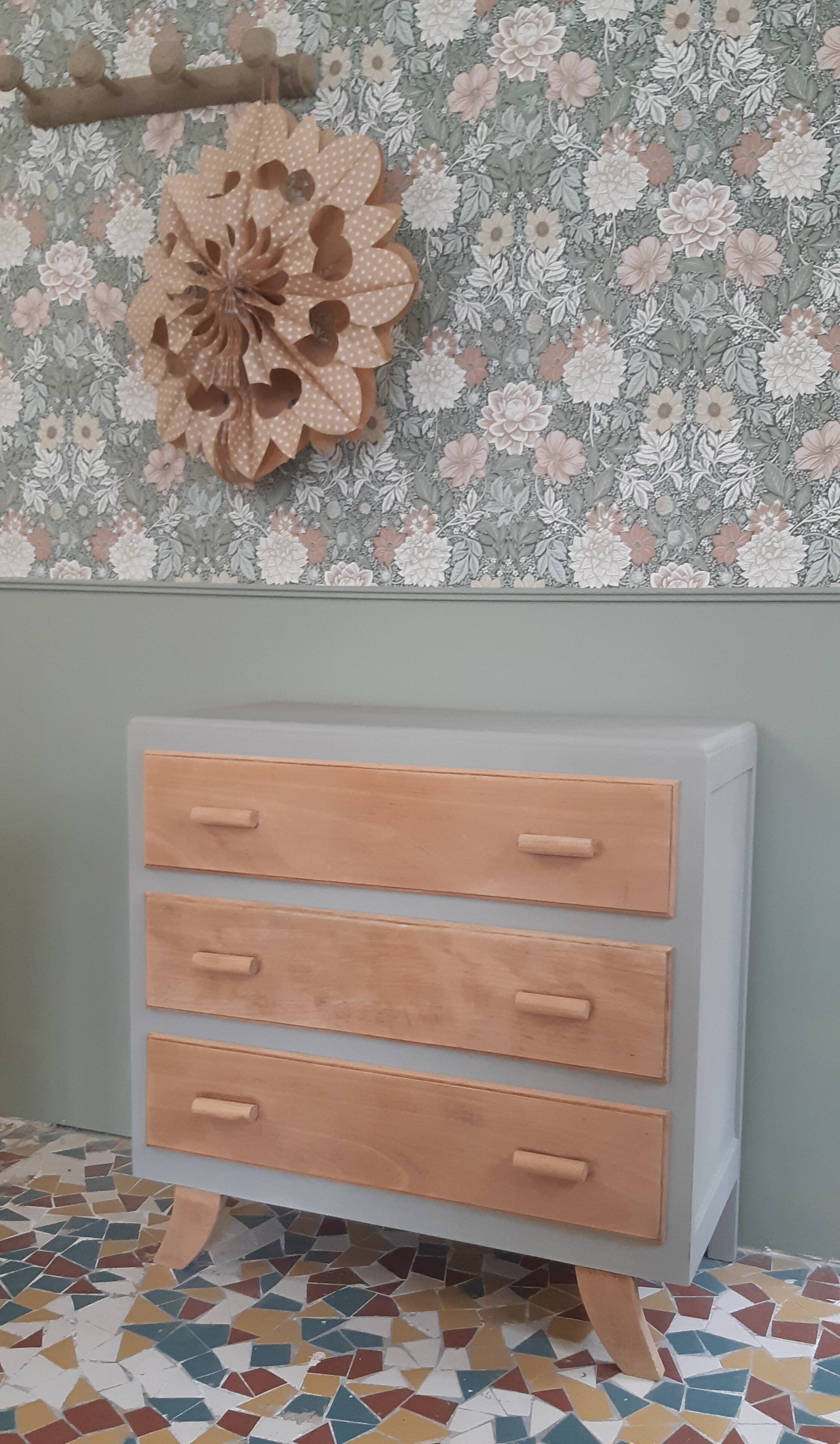 Vintage dresser revisited in grey and wood