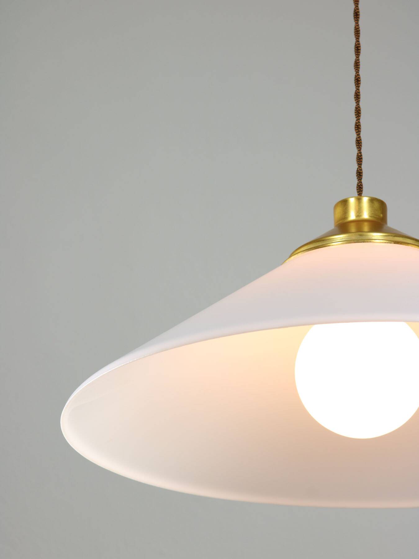 Space age italian plexiglas white saucer pendant lamp, 70s