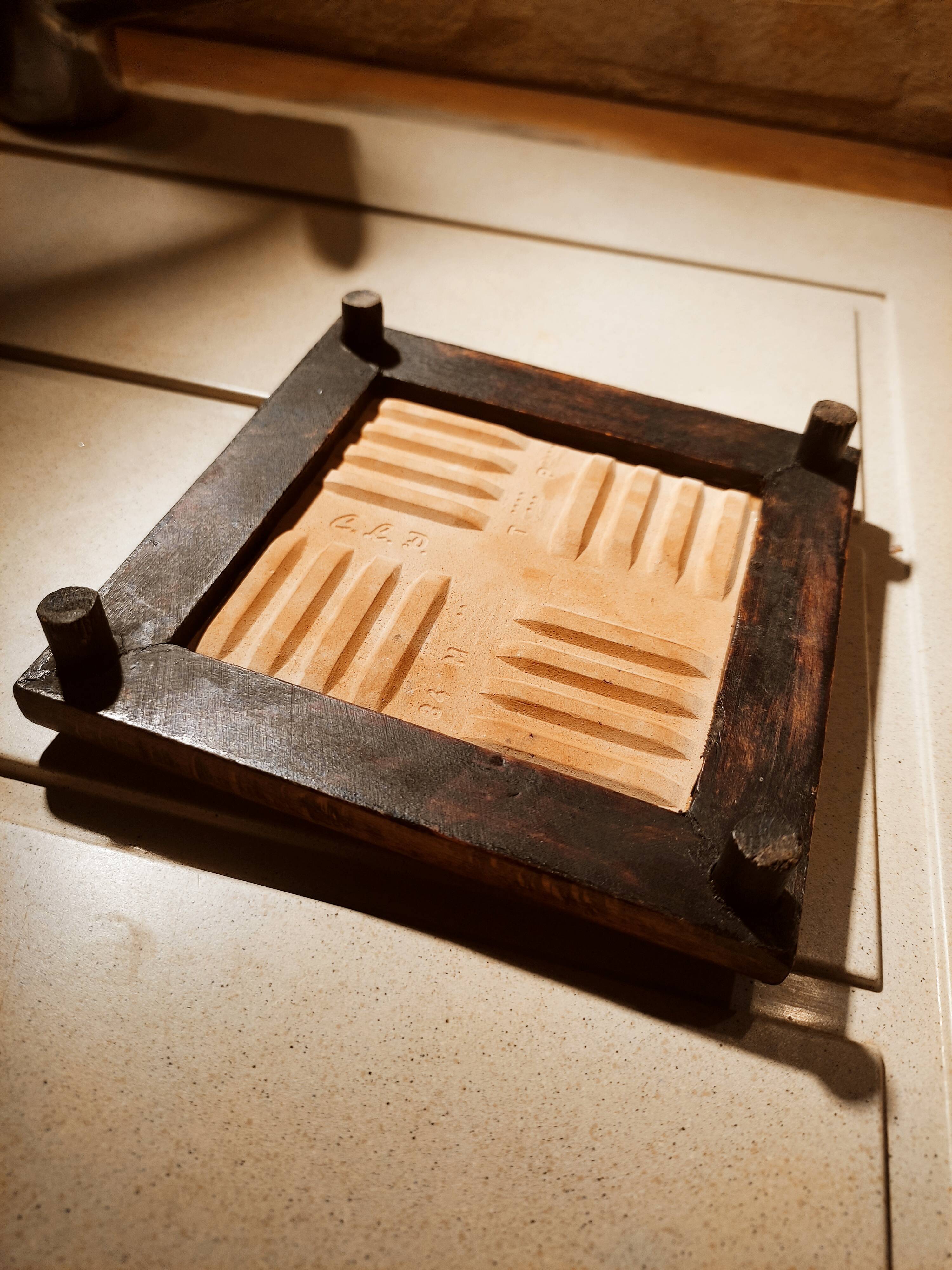 Wood and ceramic flat bottoms