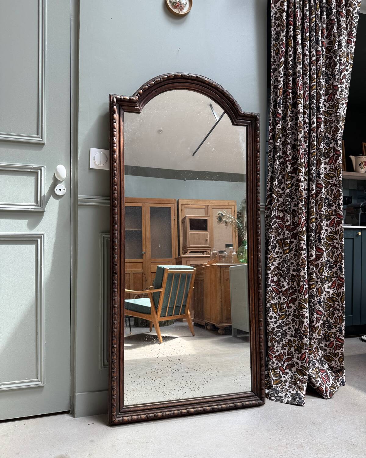 Grand miroir en bois perlé