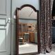 Grand miroir en bois perlé