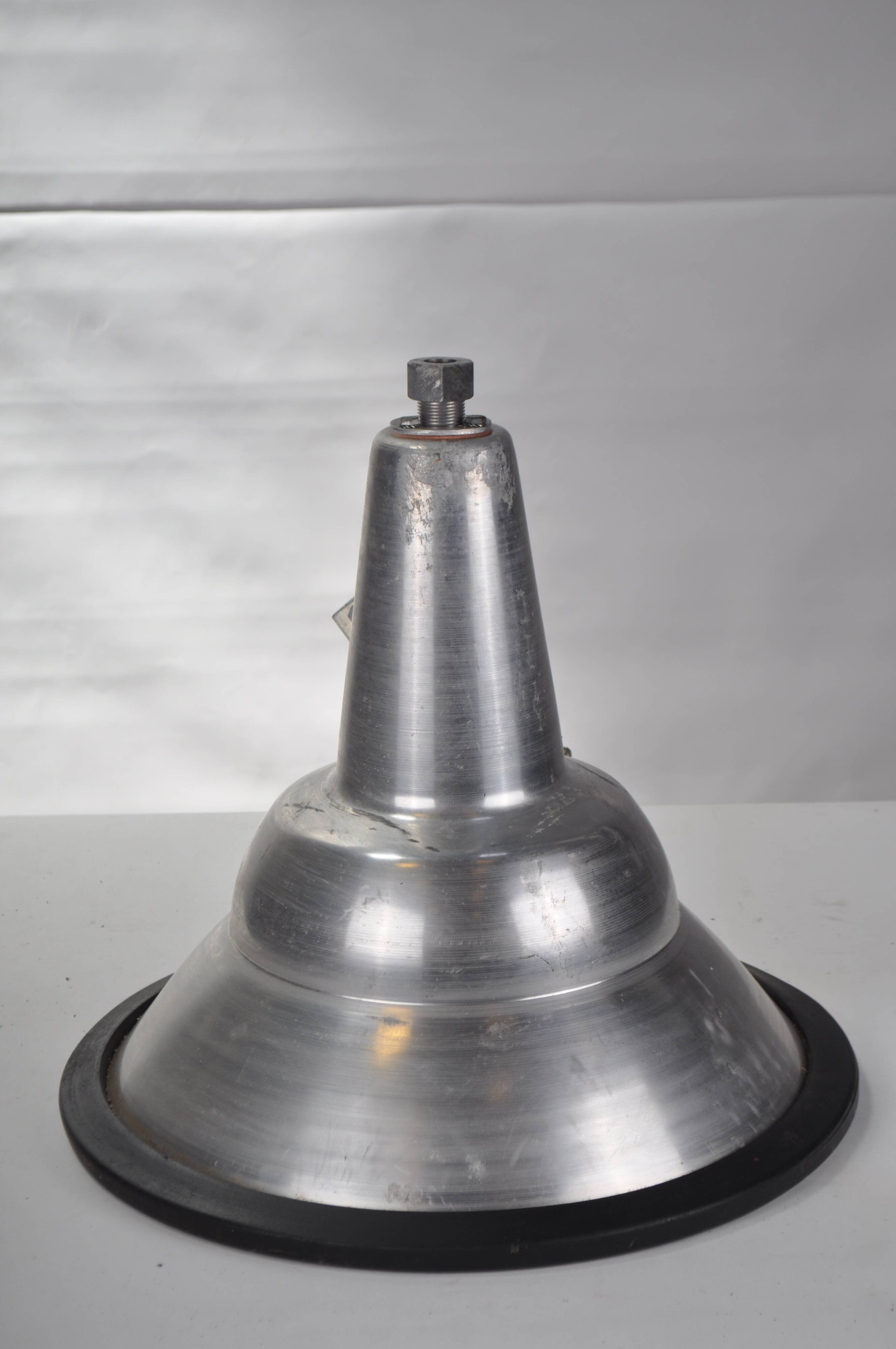 Industrial pendant light