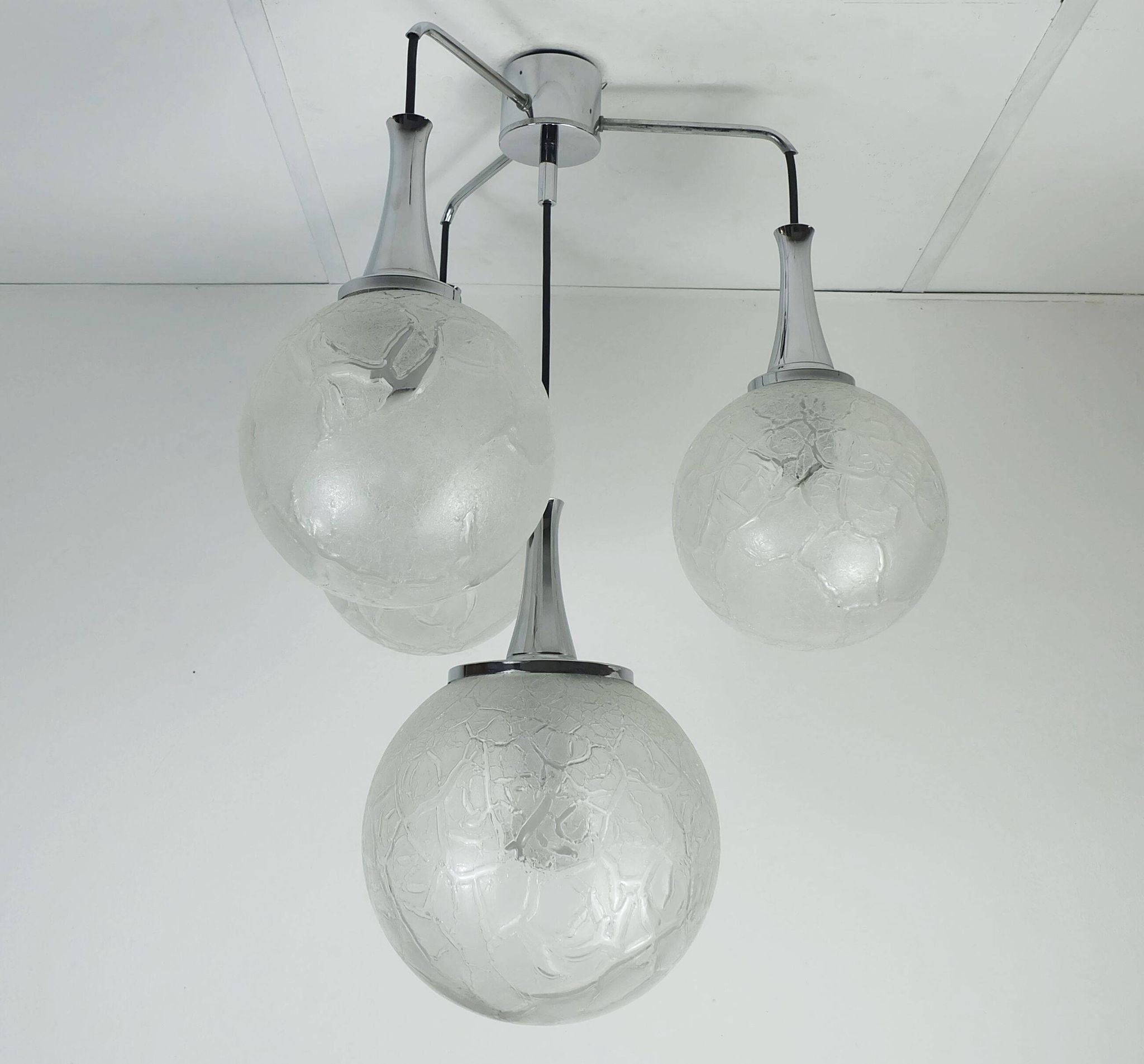 Suspension en verre et chrome à 4 lumières de style mid-century moderne, lumière en cascade des années 1970.