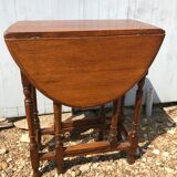 Gateleg oak table