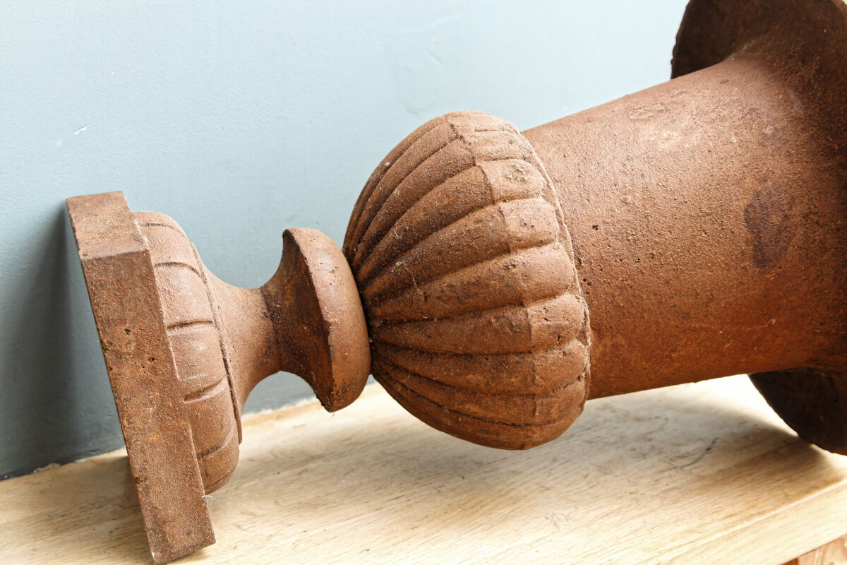 Ancient Medici vase in cast iron