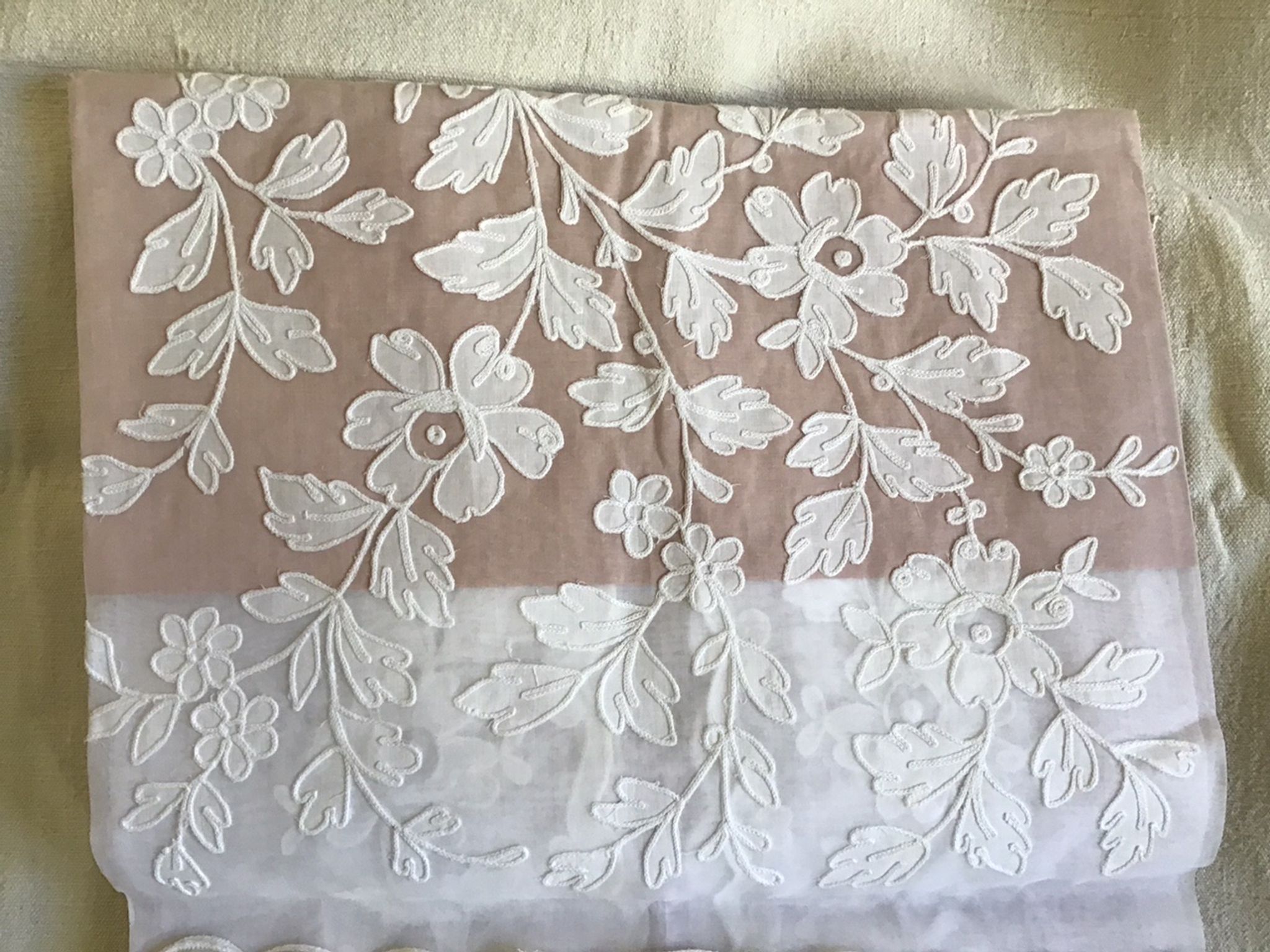 Nappe de cérémonie en organza blanc