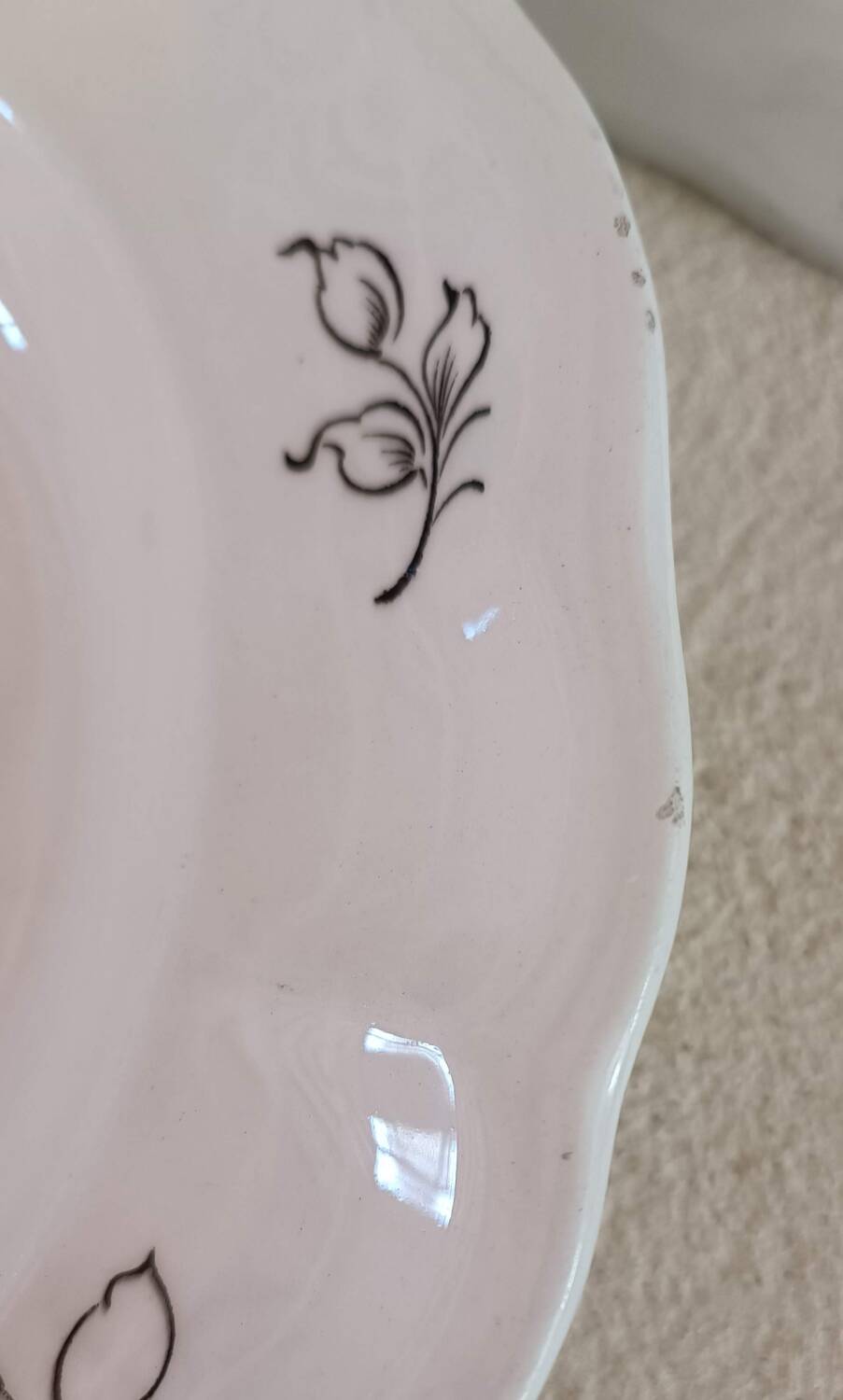 4 plates decorated with Lunéville roses