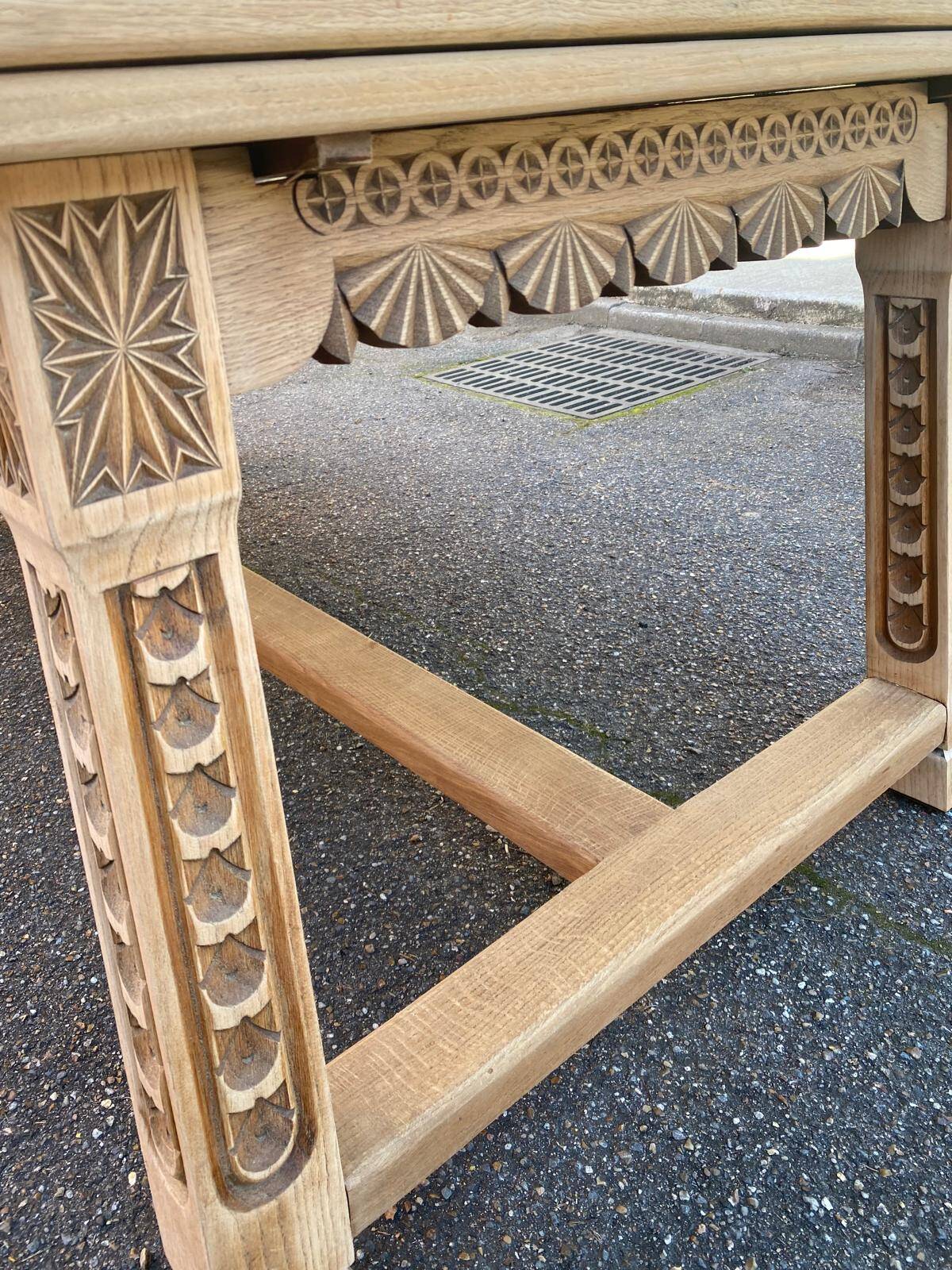 Renovated 19th-century Breton farmhouse dining table, extendable, in oak, 200-290 cm.