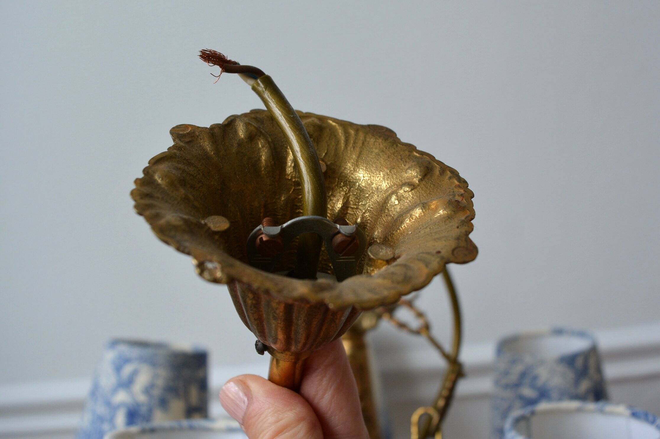 Lustre bronze, 5 abat-jours toile de Jouy