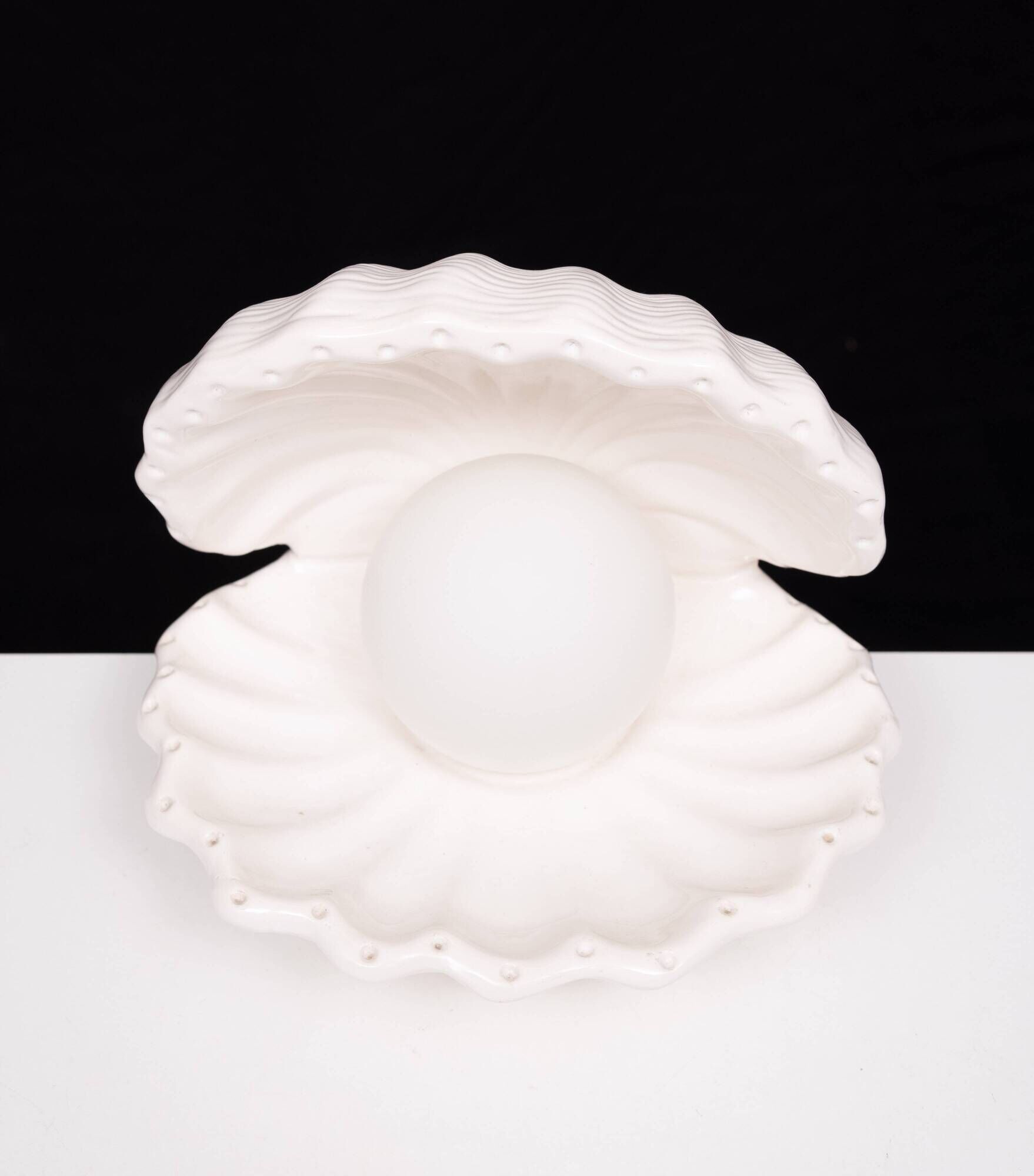 Lampe de table coquillage en céramique blanche des années 1970