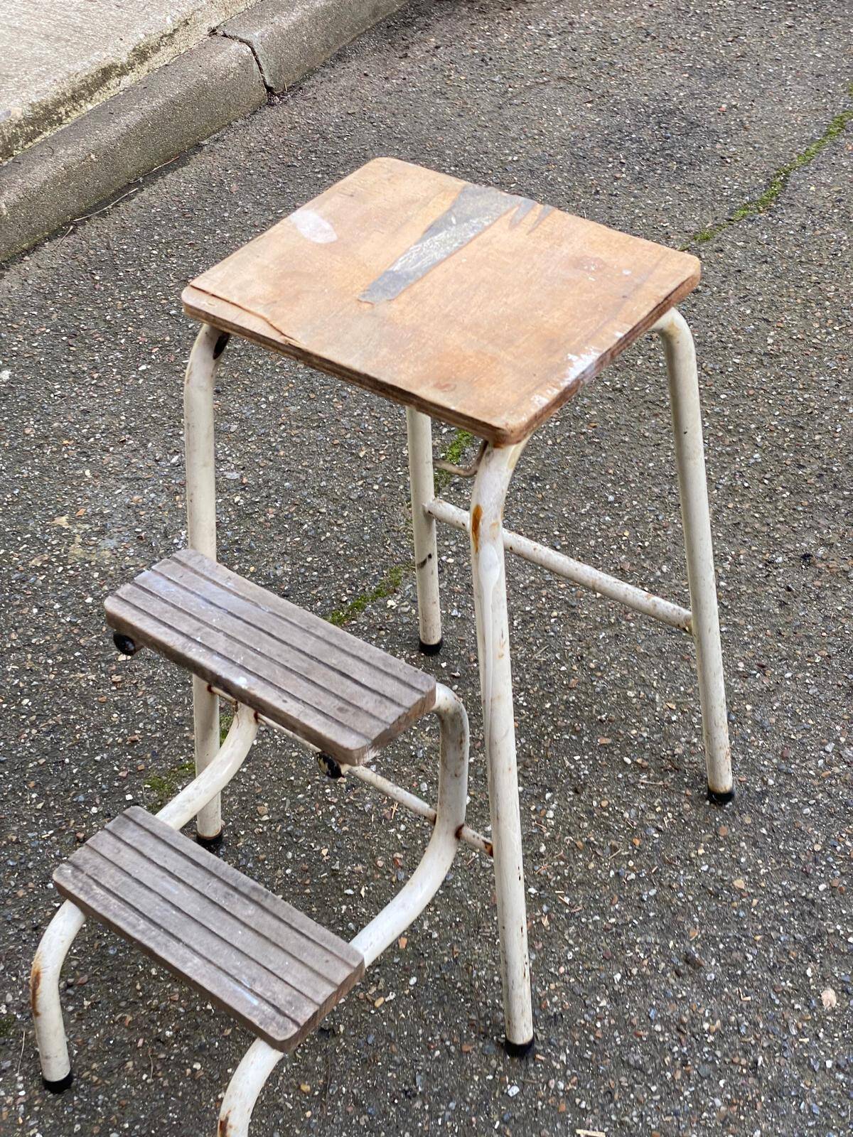 Folding wooden stool step ladder