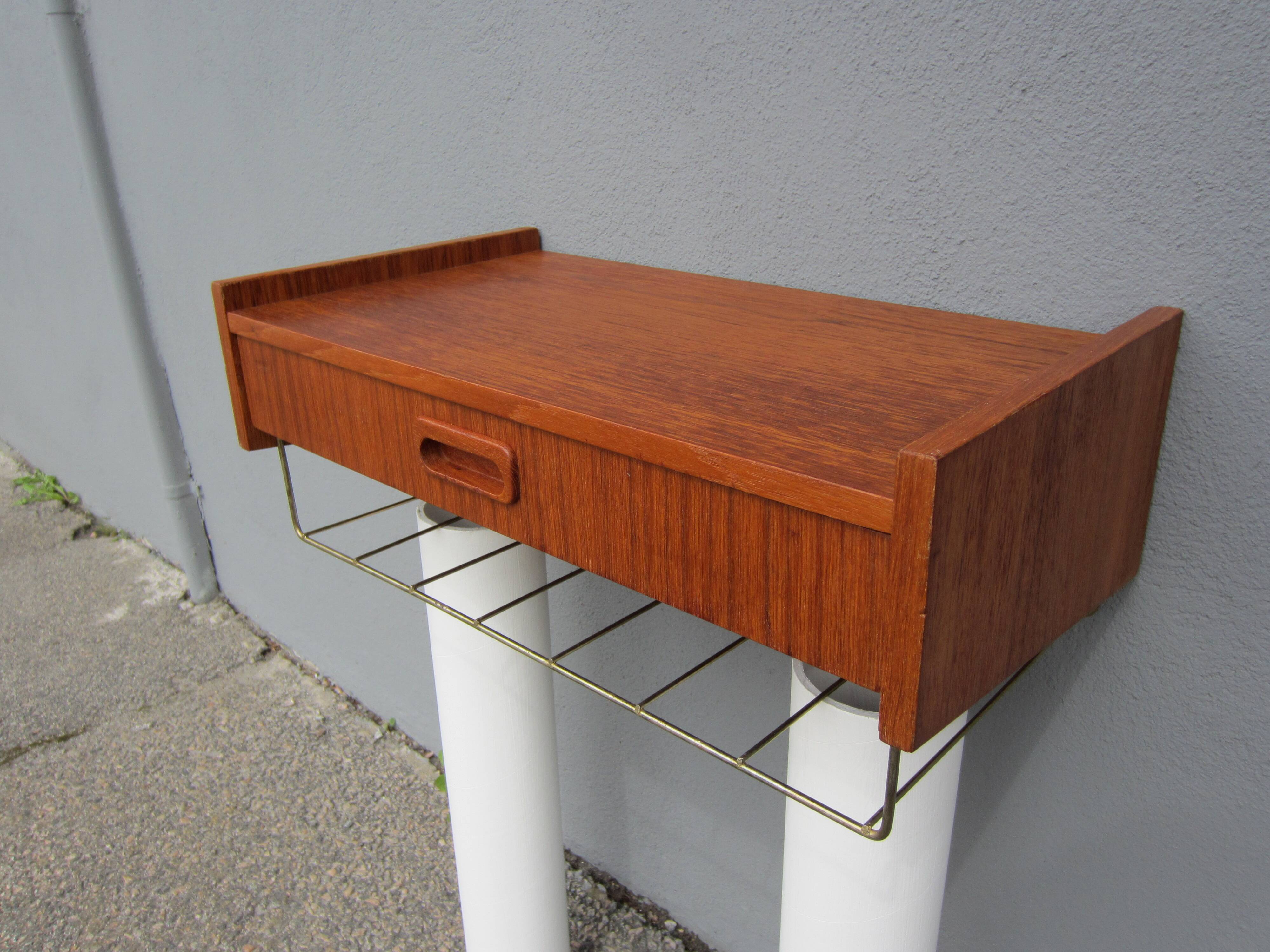 Scandinavian wall shelf with drawer