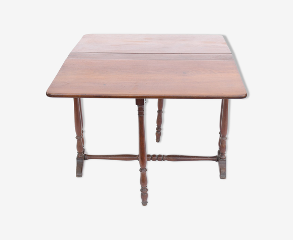 Mahogany gate-leg table