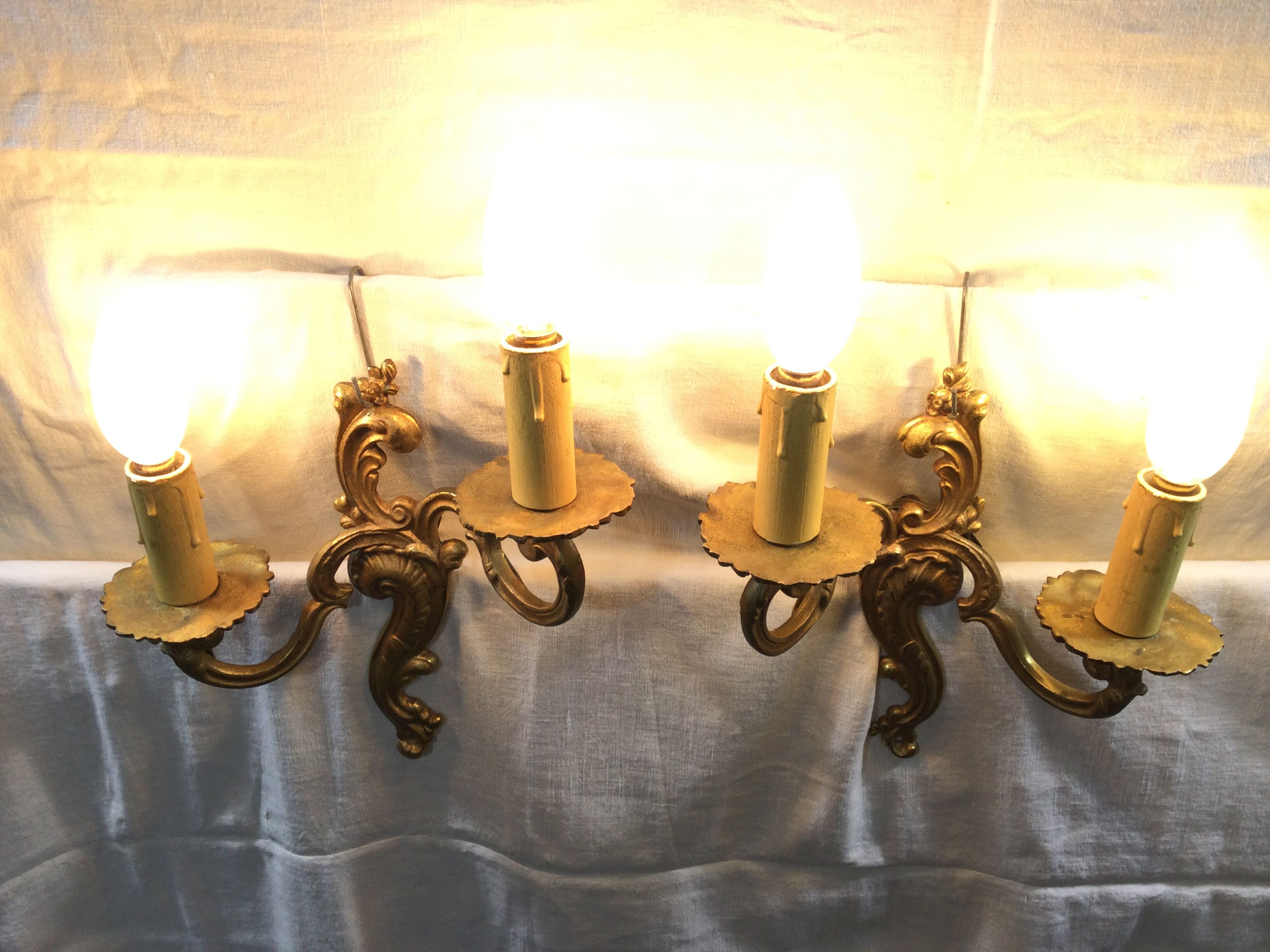 Paire d'appliques en bronze style Louis XV