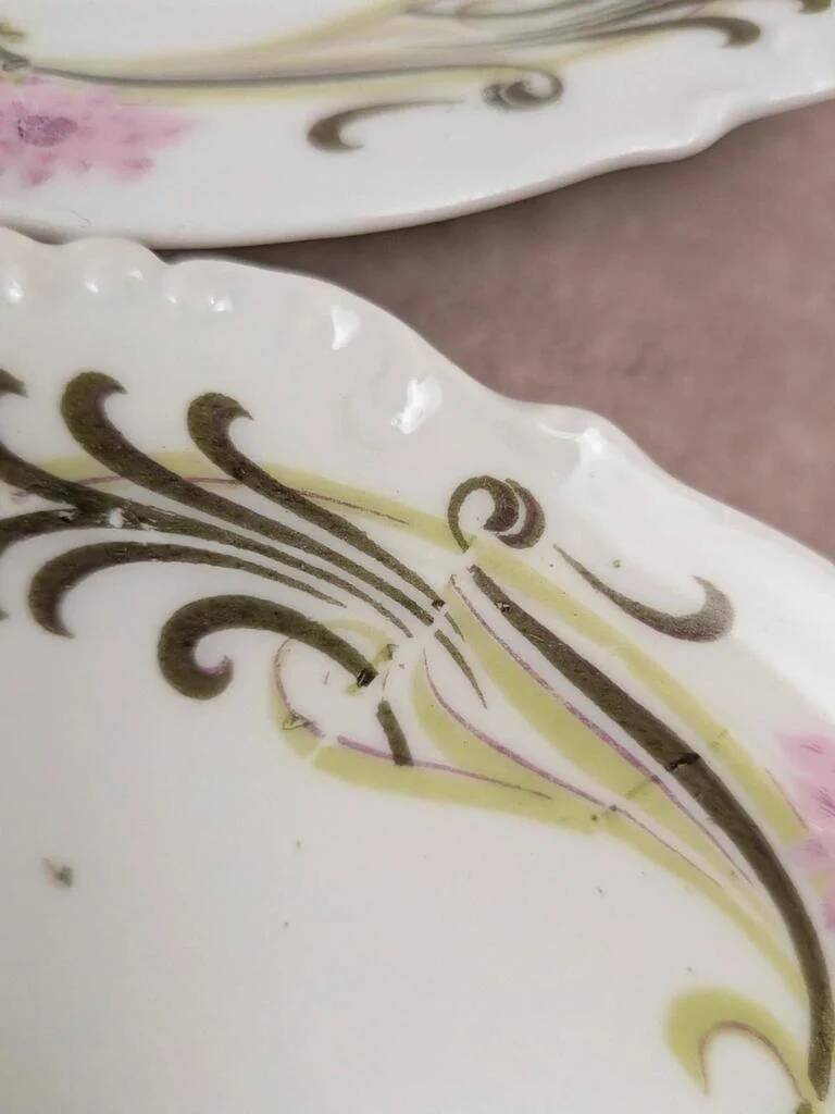 Set of 5 Limoges porcelain dessert plates in Art Nouveau style.