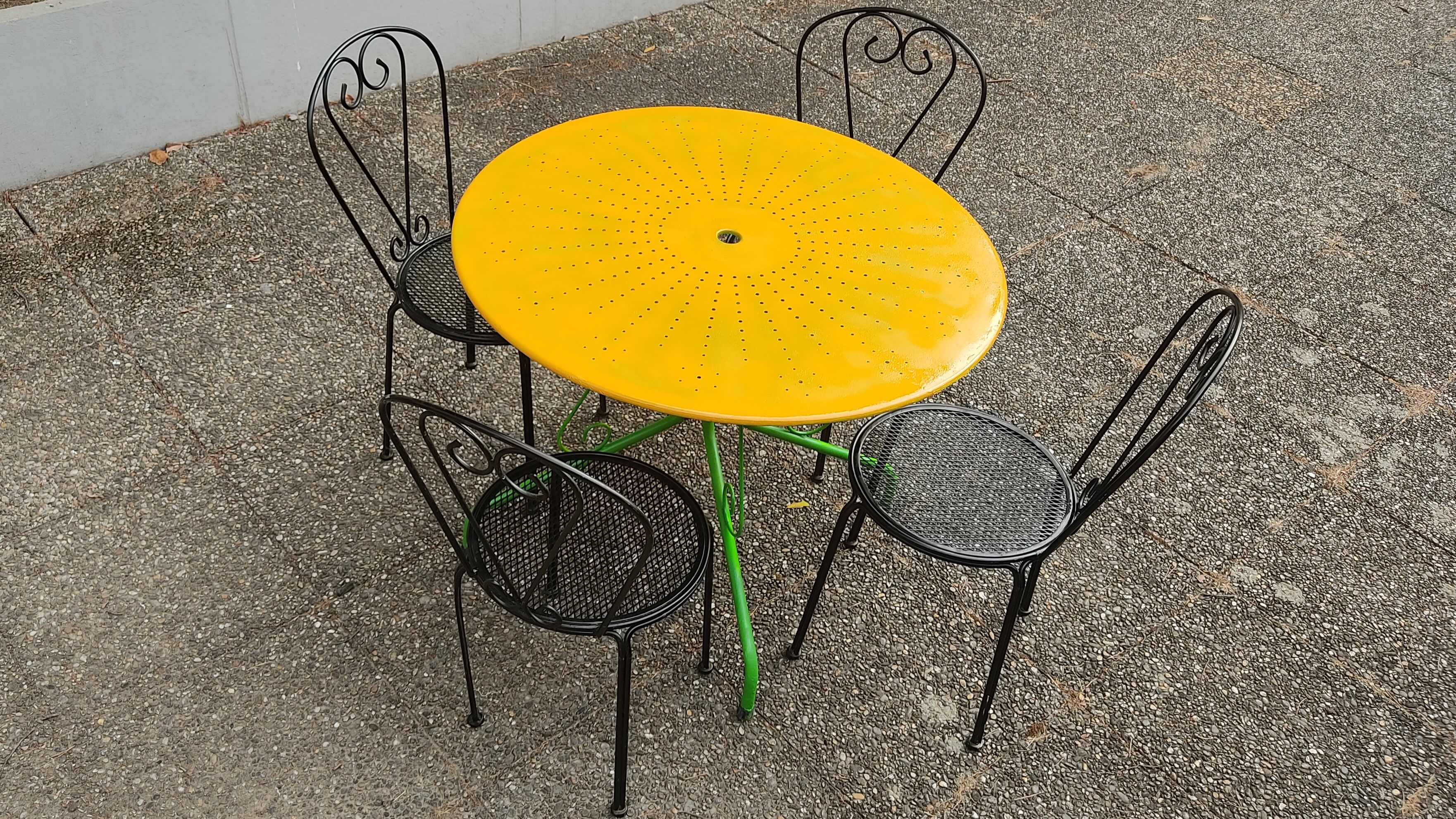 Table Ronde à Manger Verre Et Fer Forgé Noir + 4 Chaises – Lot 5 Pièces Conforama