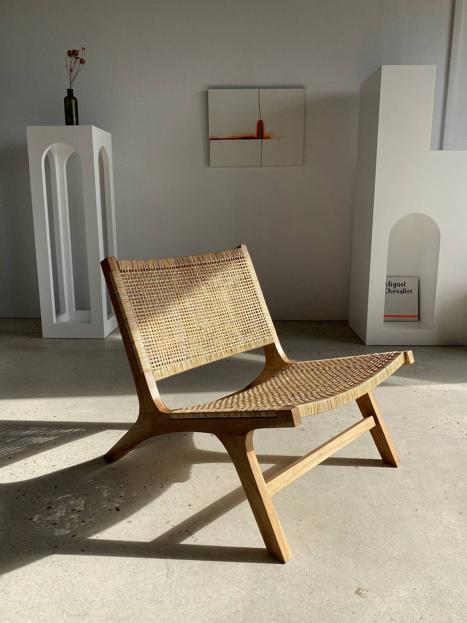 Reclining armchair in natural wood and woven rattan