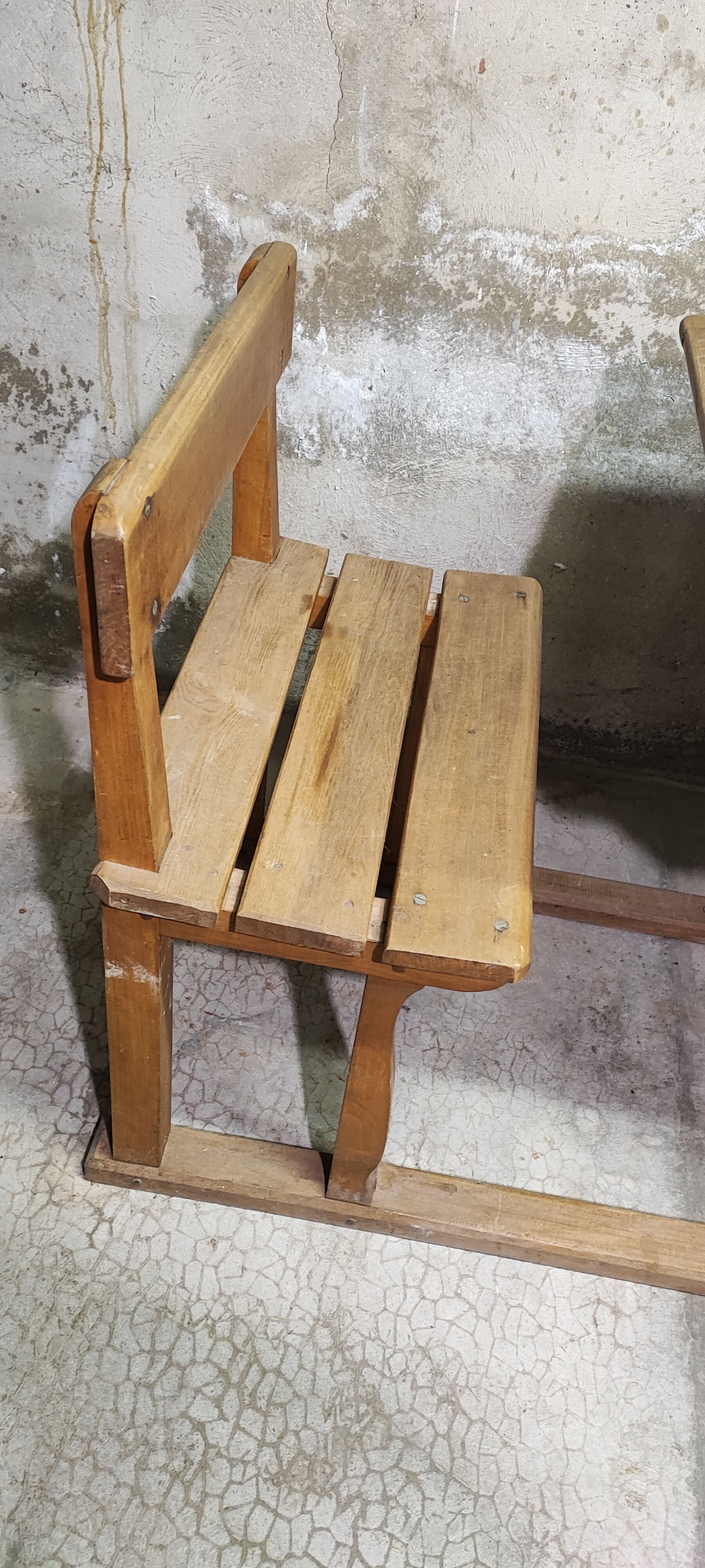 Bureau pupitre écolier une personne