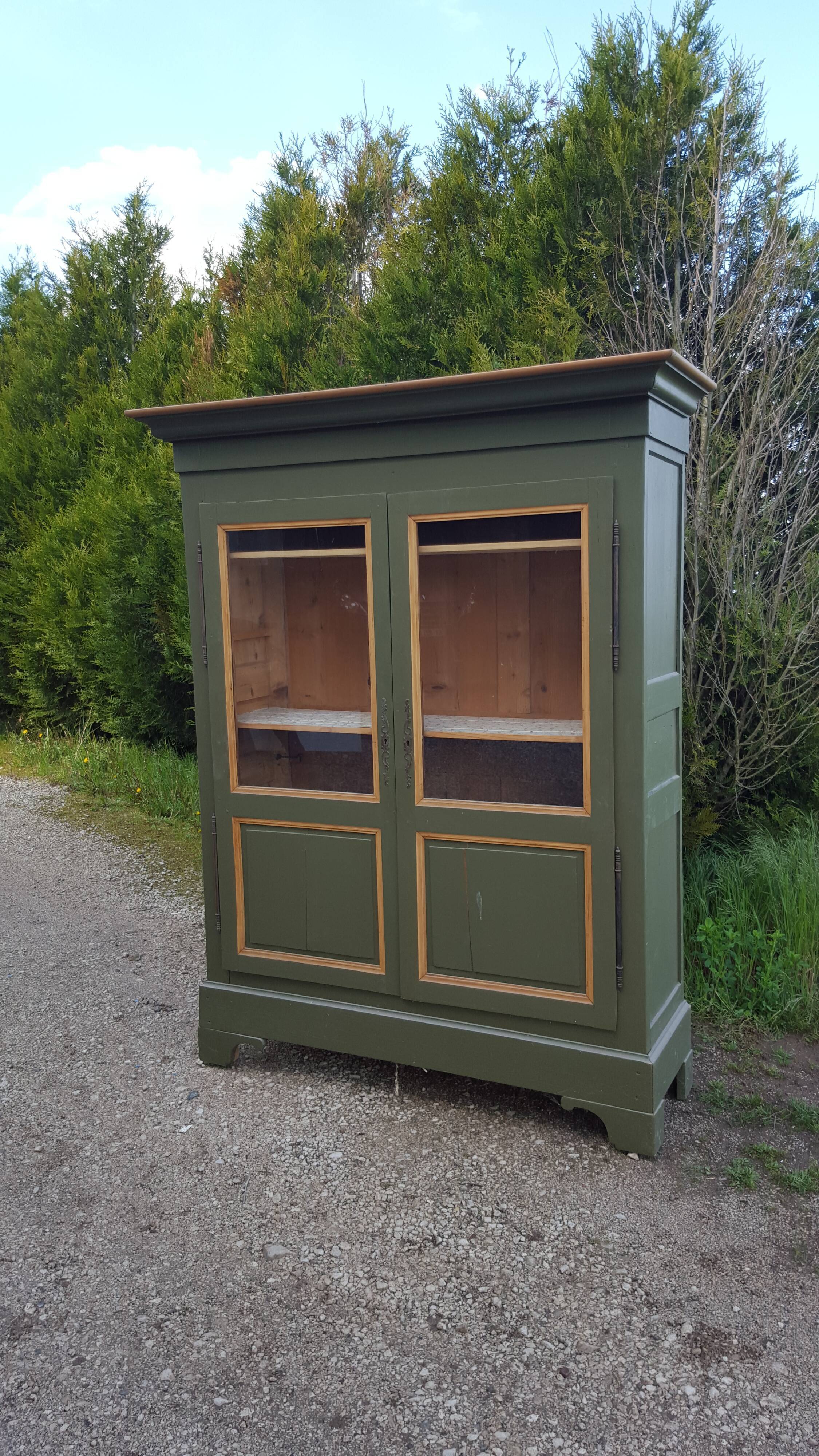 Old-housed cabinet in fir