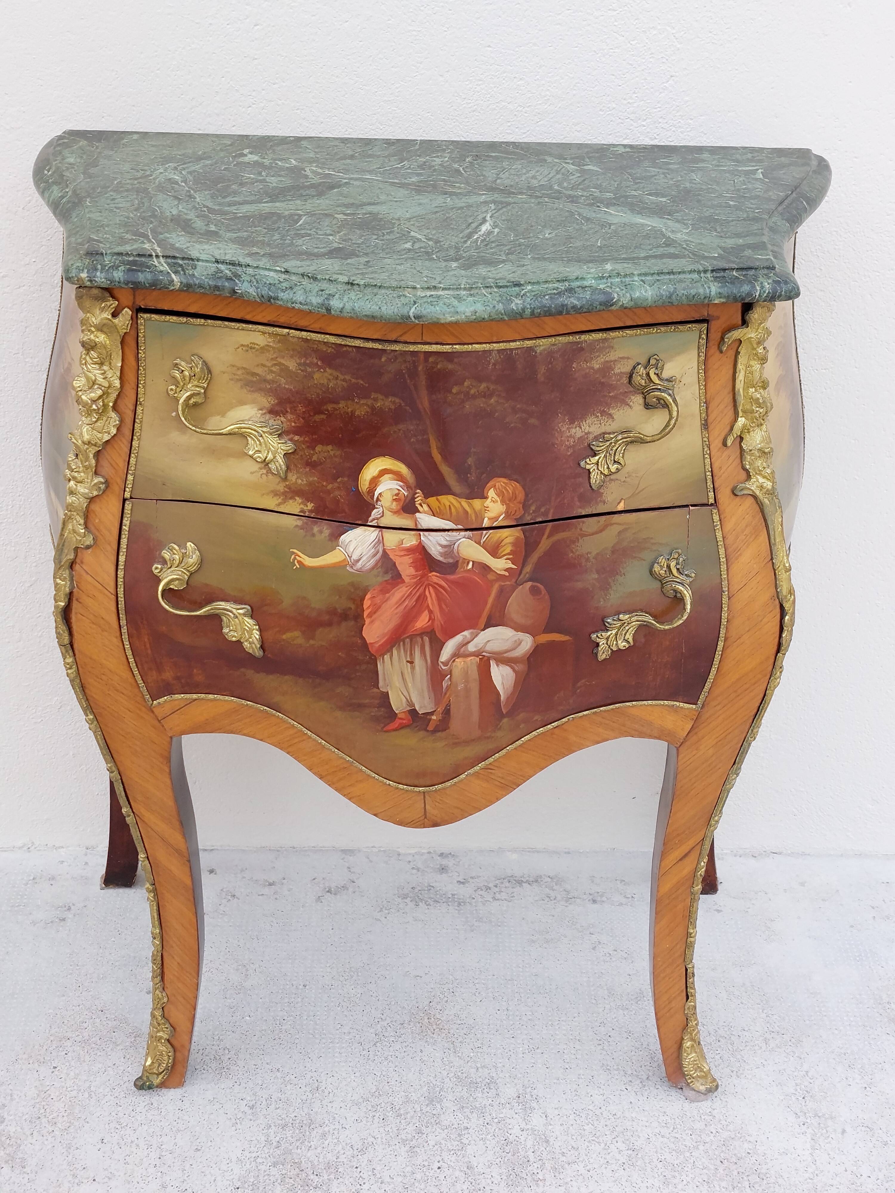 Louis XV curved chest of drawers in Martin varnished marquetry