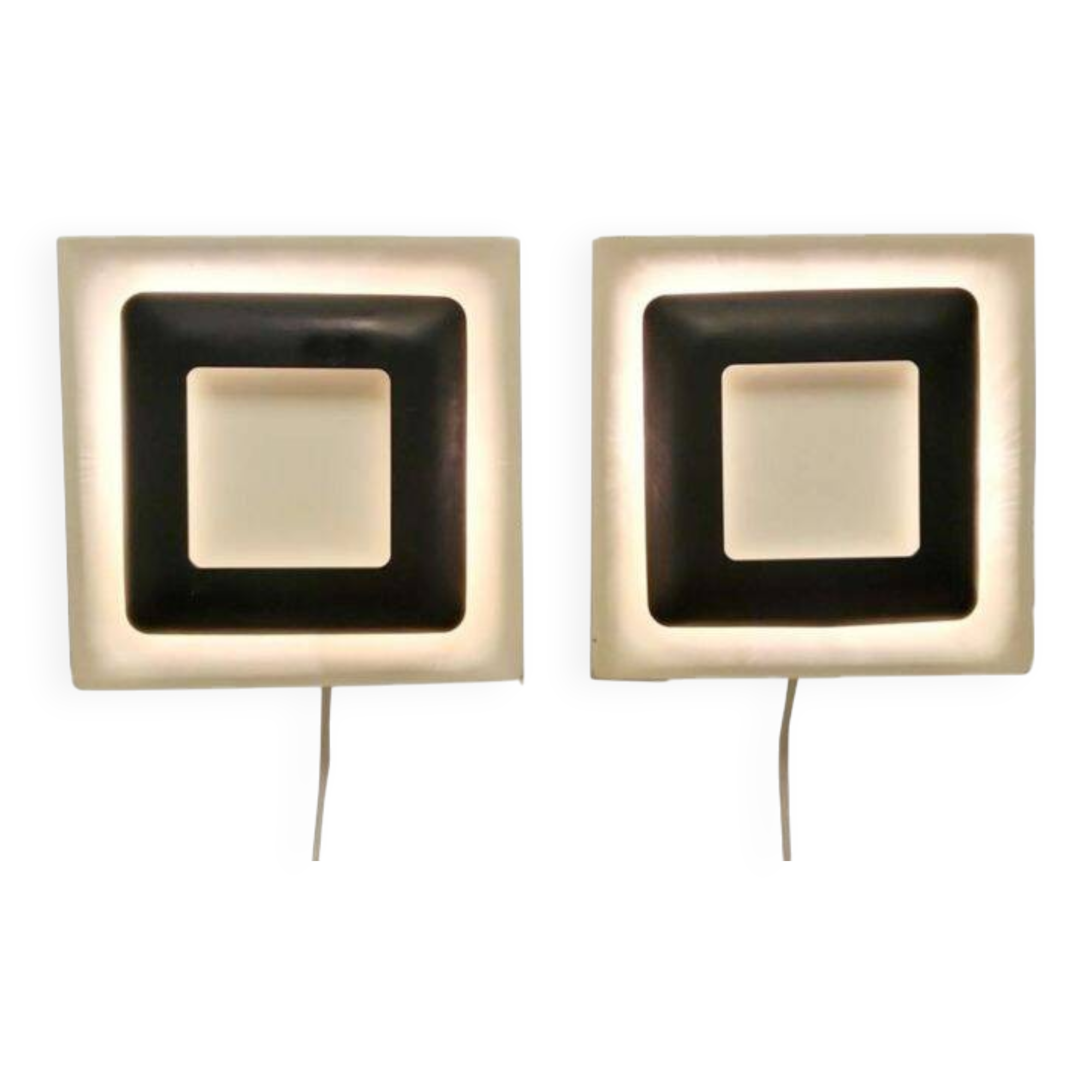 2 Doria wall lights