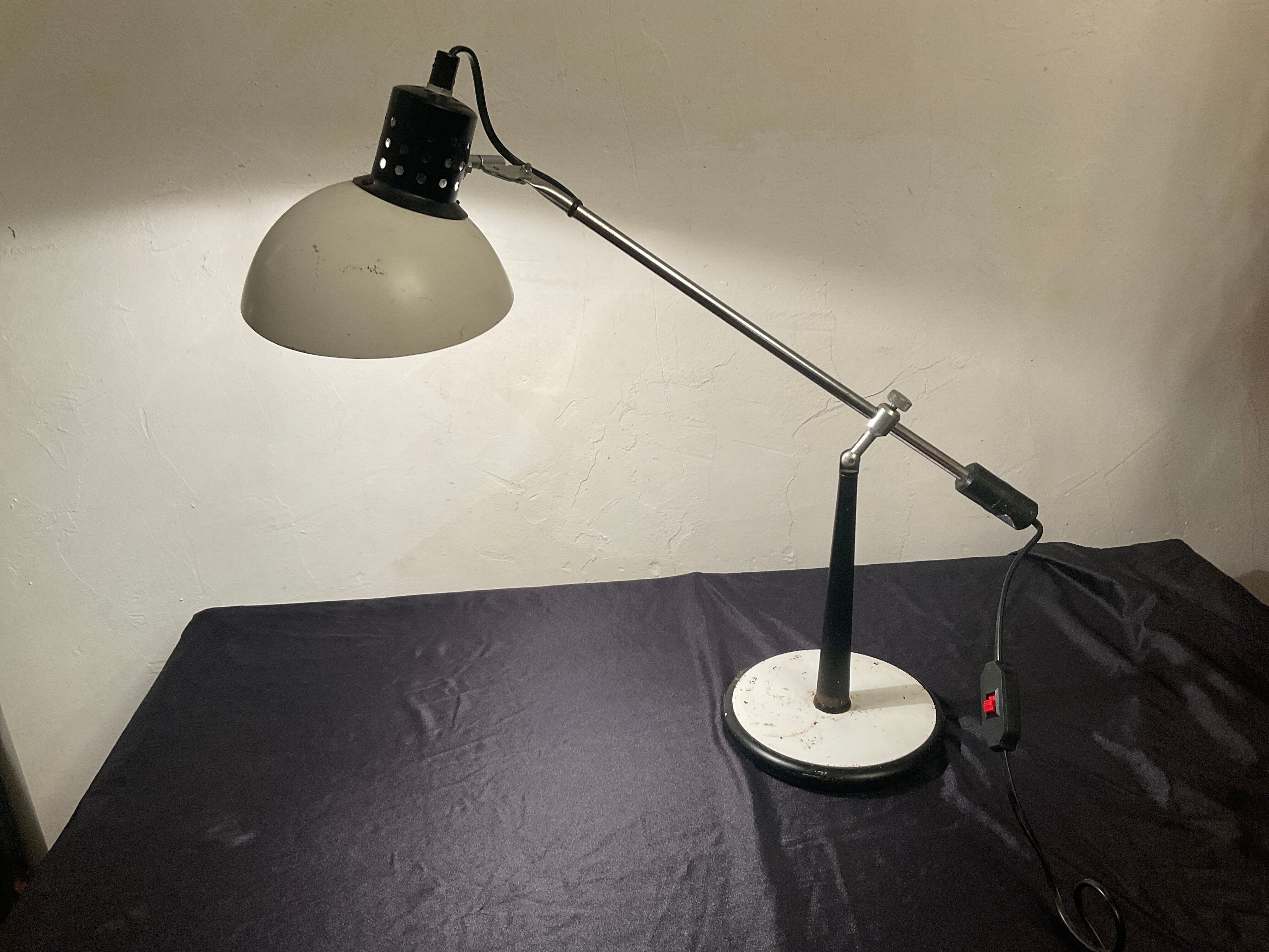 Aluminor design rocking desk lamp