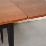 Expandable rectangular dining table