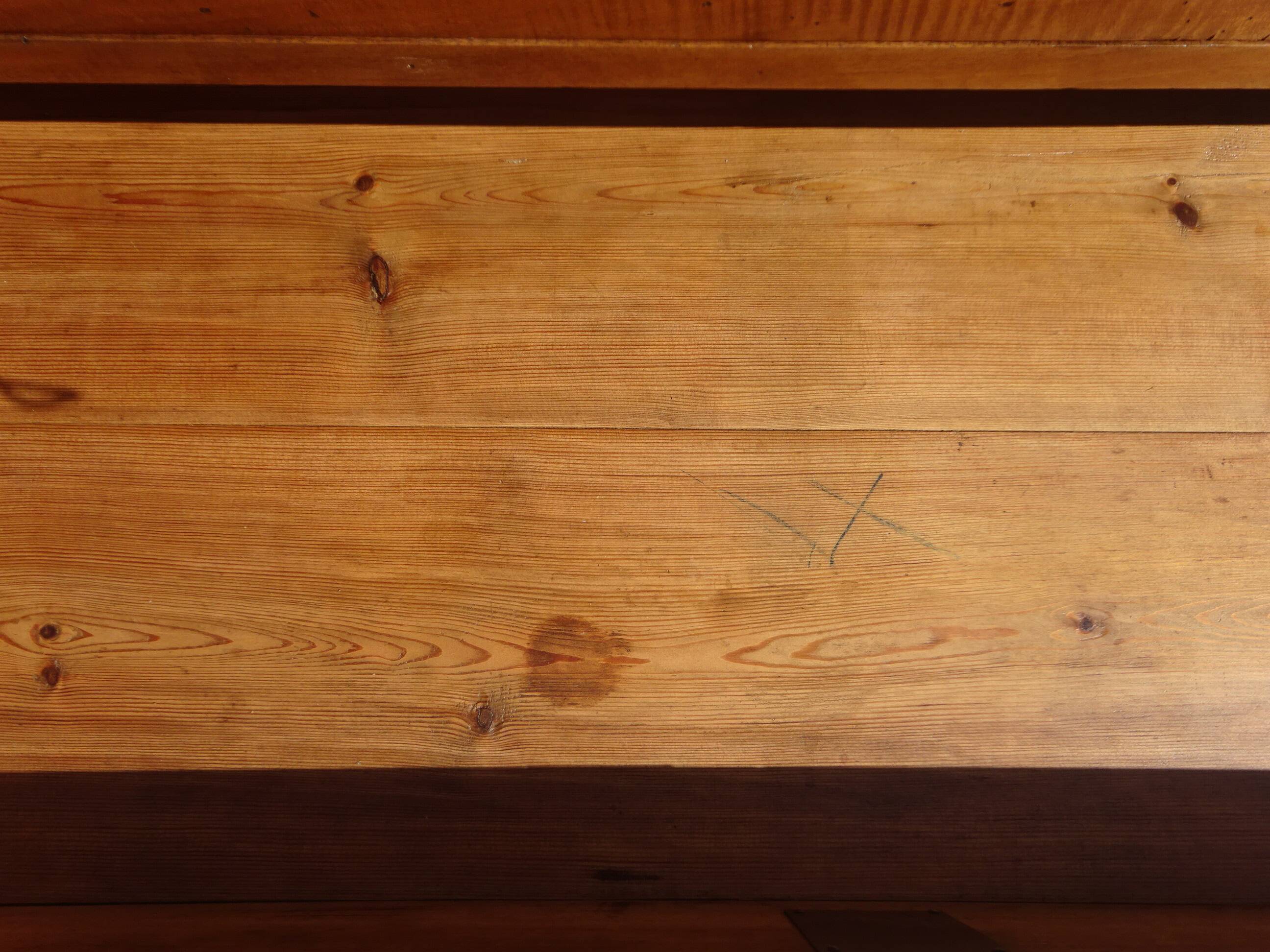 Antique Louis Philippe chest of drawers made entirely of walnut.