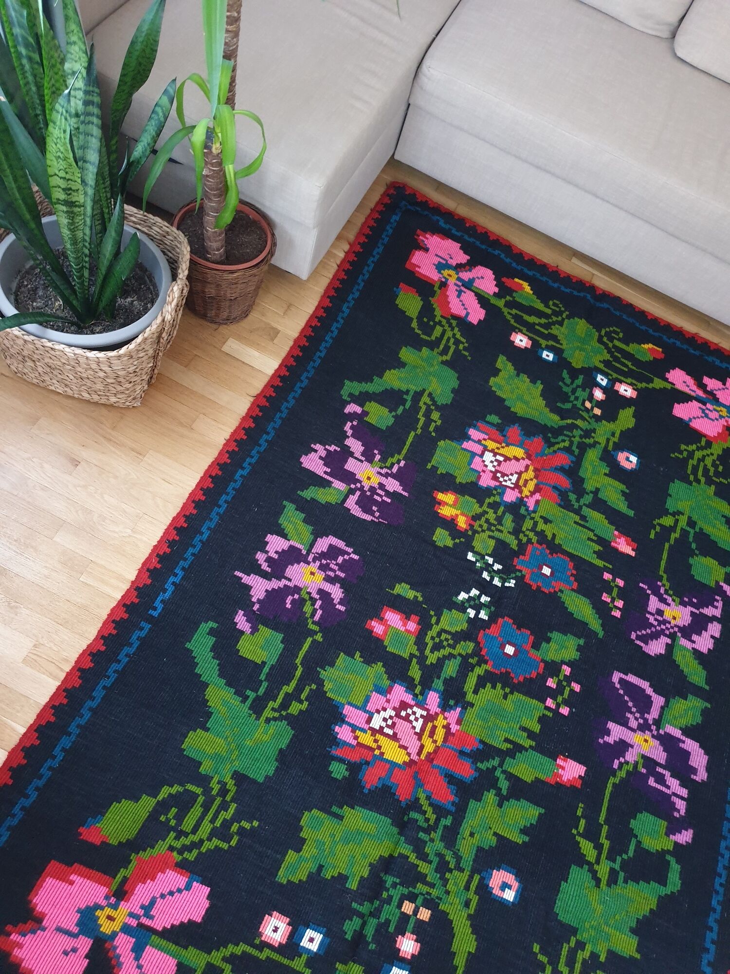 Handwoven summerish floral rug, black background with colorful delicate flowers 152x238cm