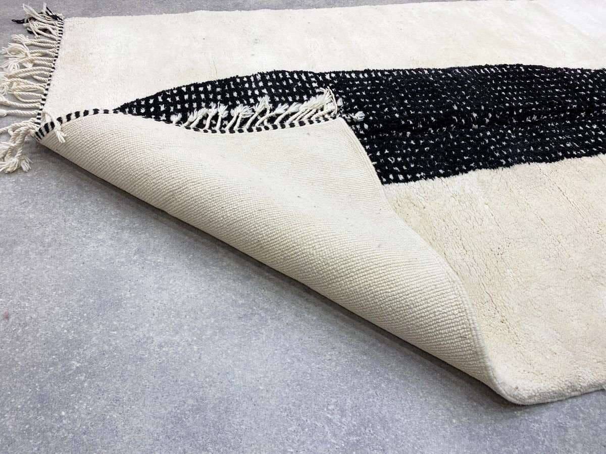 Traditional handmade Berber rug 250cmx150cm