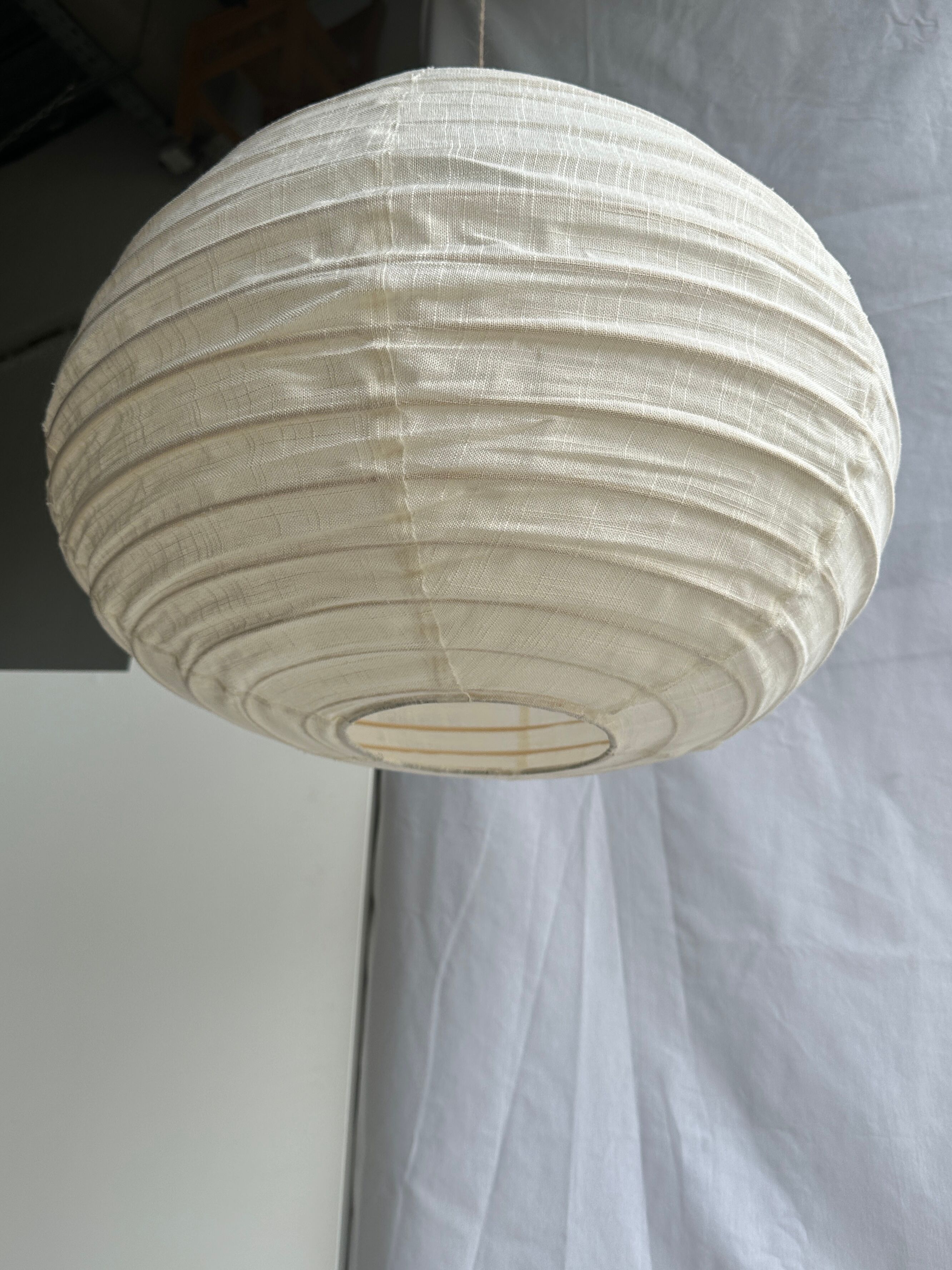 Suspension in rattan and natural japanese linen in the shape of a drop