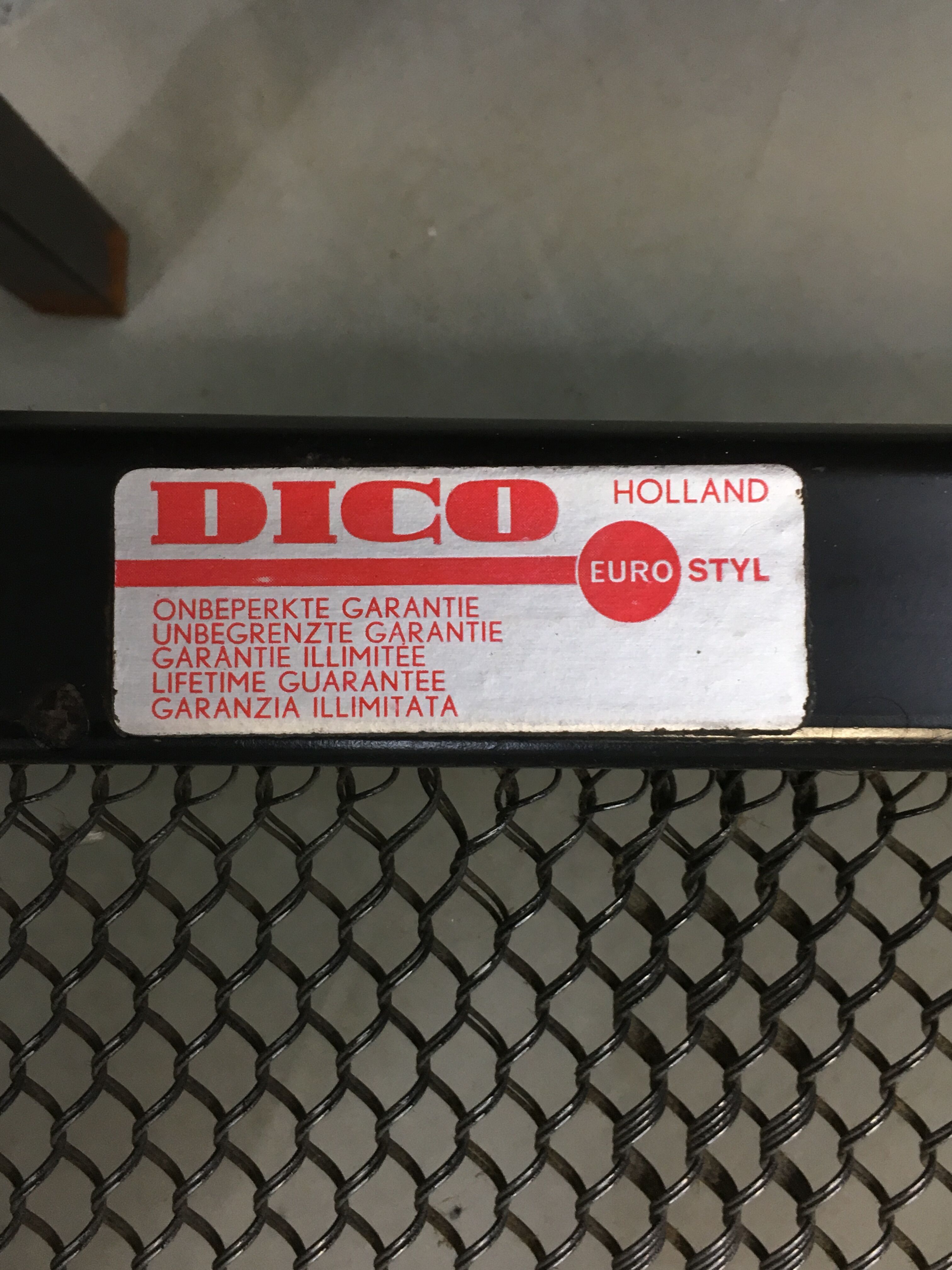 Dico bed and bedside table