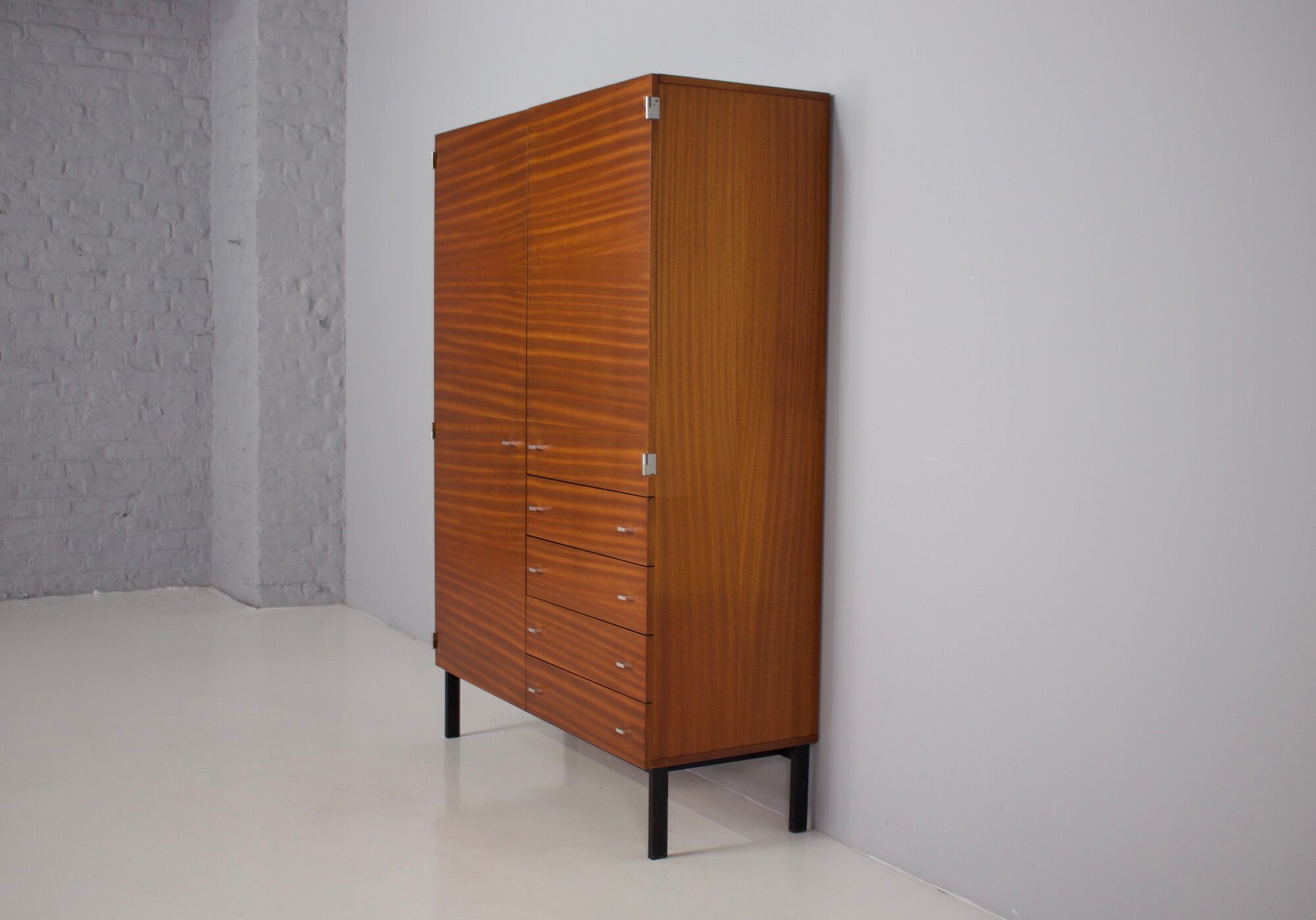 Wardrobe by Pierre Guariche, Meurop edition