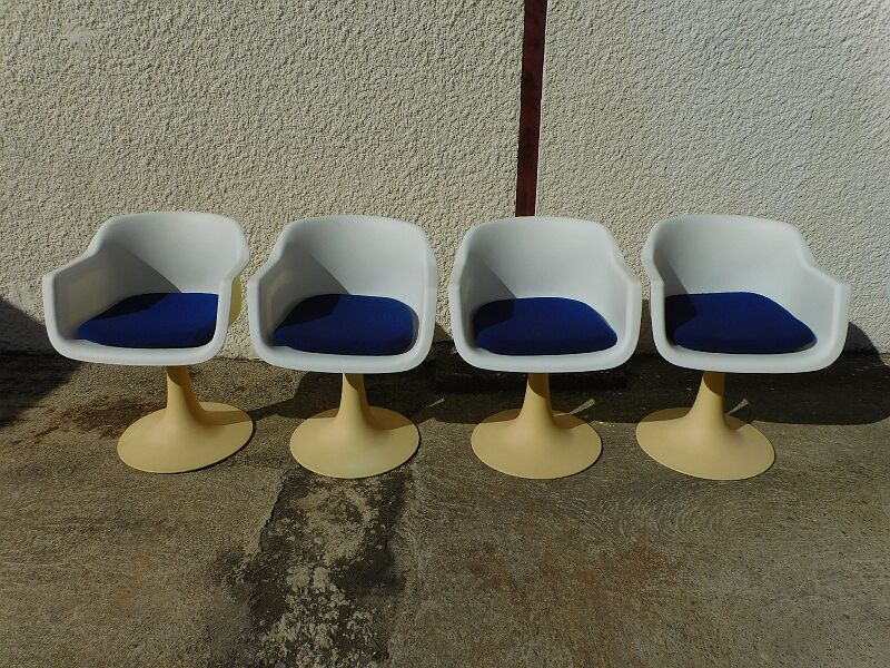 Grosfilex dining table and 4 chairs