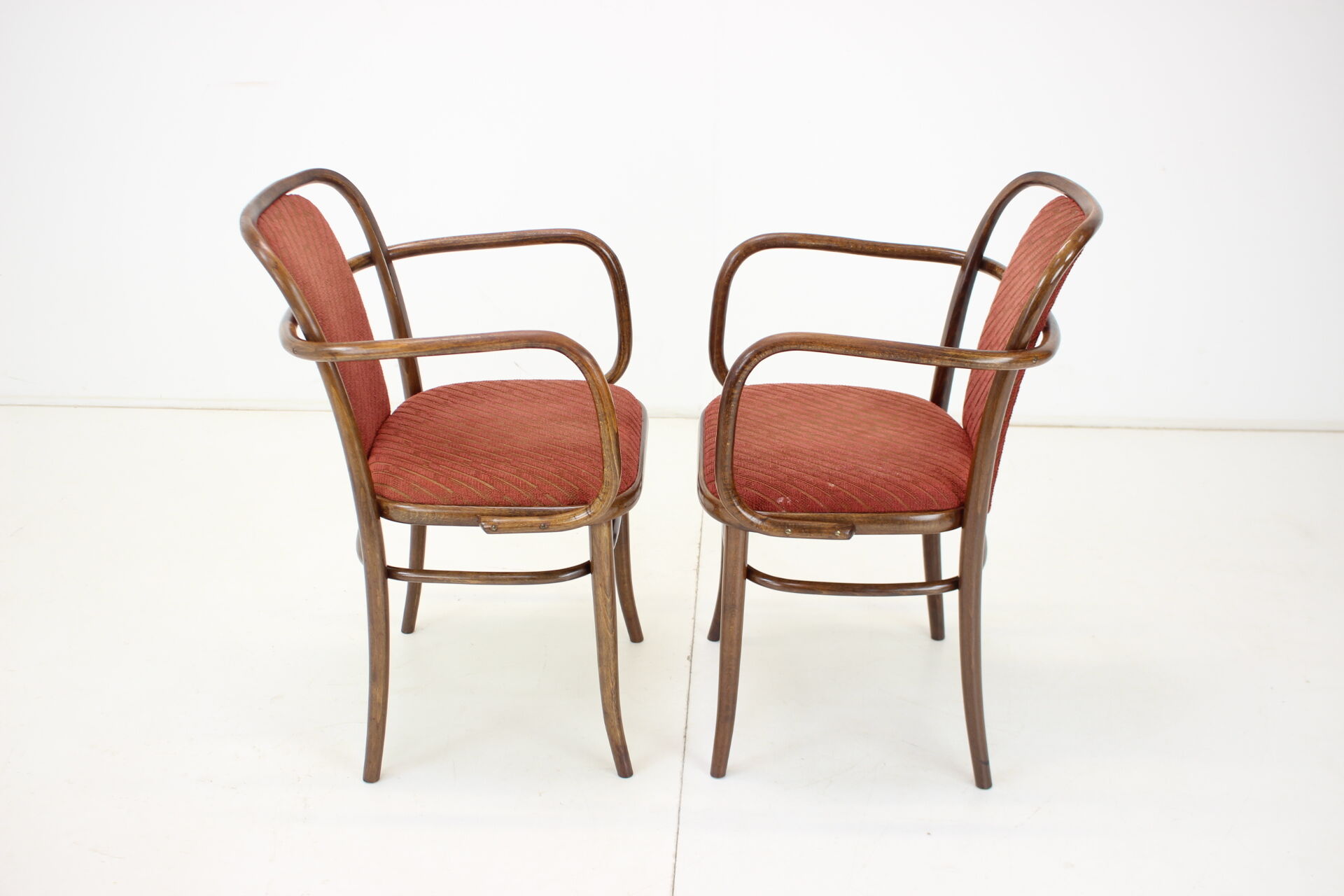 Set of two bentwood chairs, ton 1989