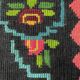 Tapis en laine roumaine tissé à la main avec fleurs roses sur fond noir