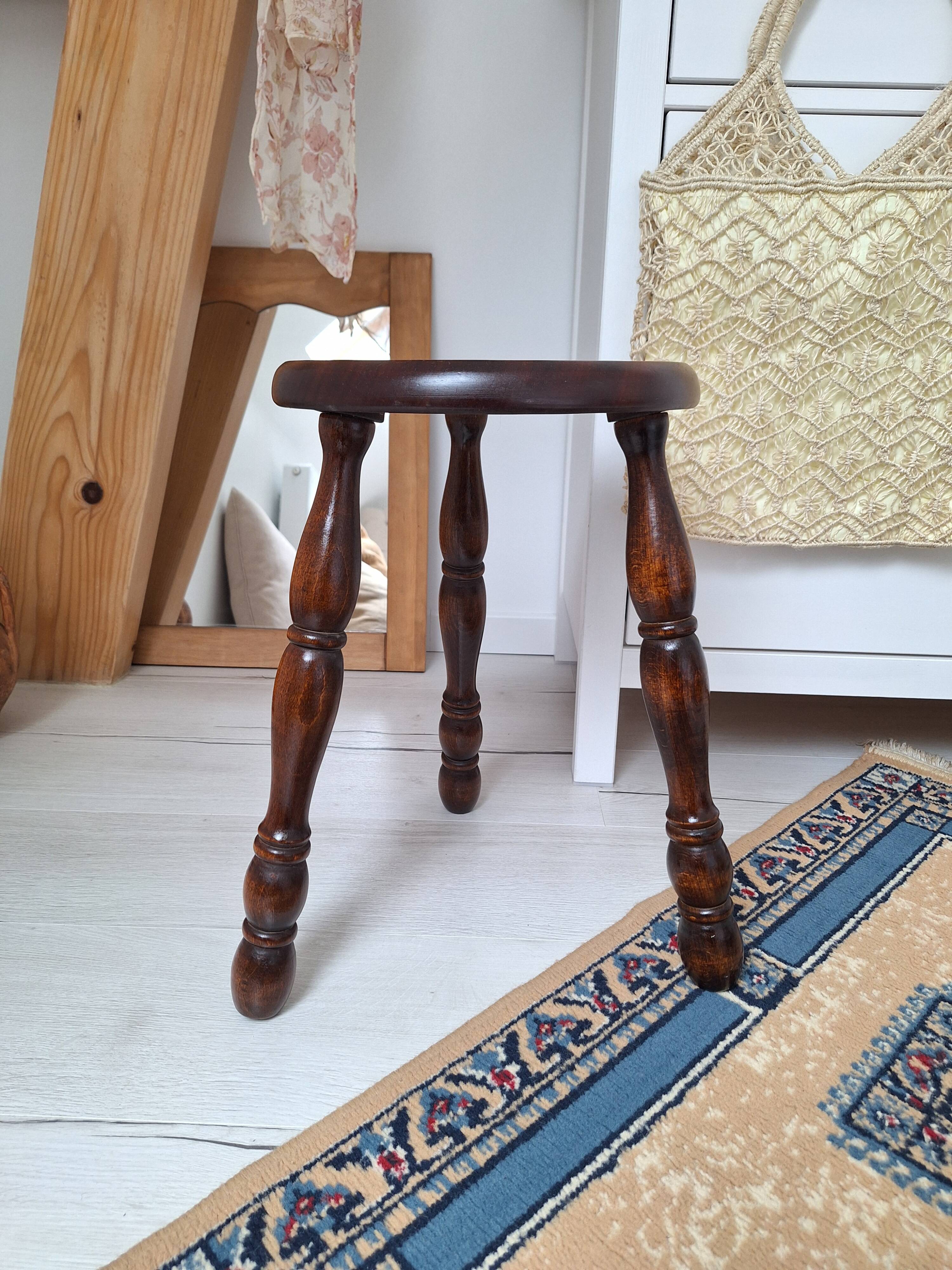 Tabouret tripode